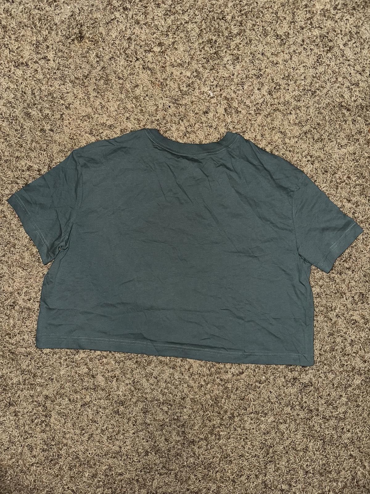 Nike Nike Sportswear Essential Women's Cropped Logo Miltary Green T-Shirt Size L / US 10 / IT 46 - 7 Thumbnail