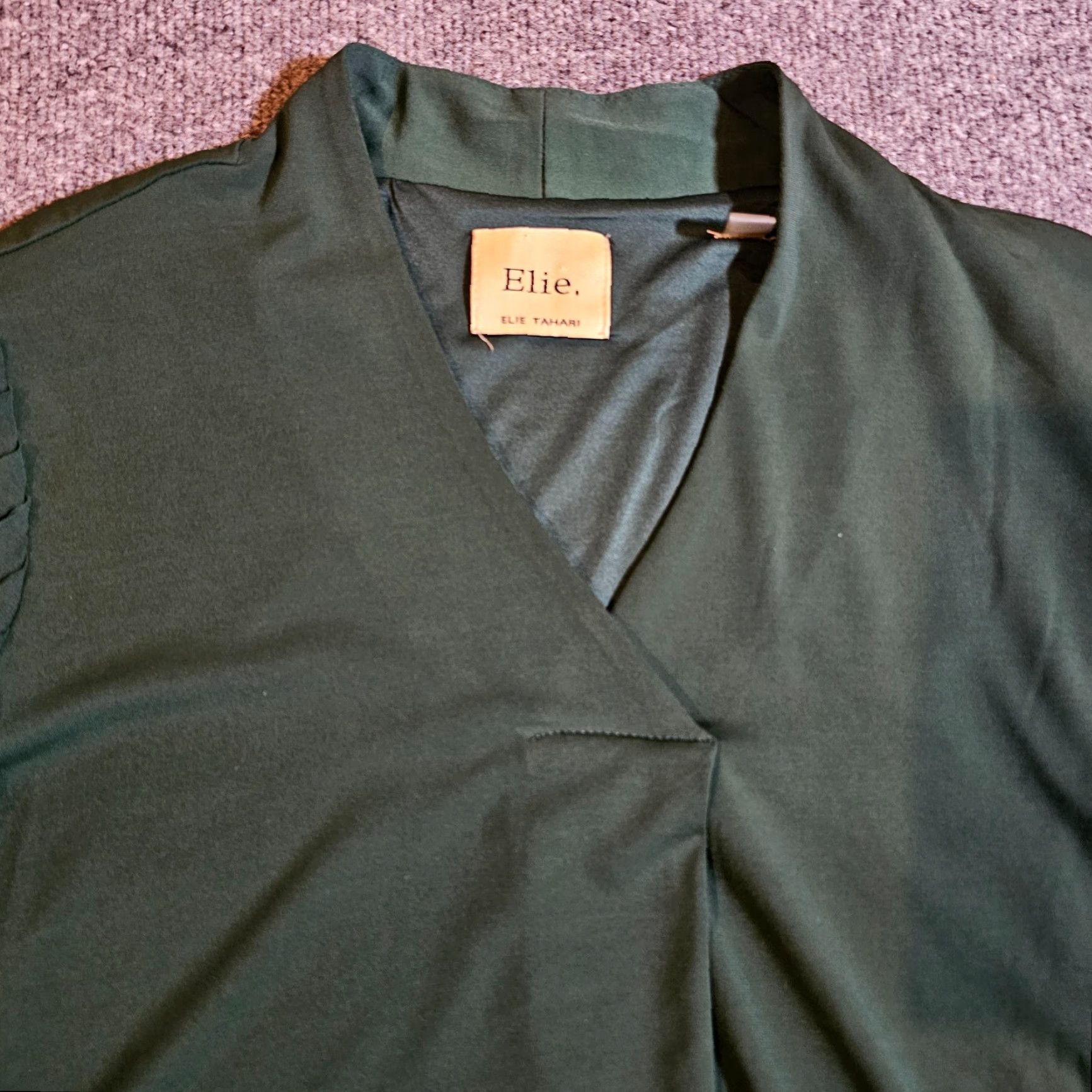 Elie Tahari Elie Tahari Blouse Shirt Womens M Green V-Neck Pleated Sleeves Stretch Career Size M / US 6-8 / IT 42-44 - 2 Thumbnail