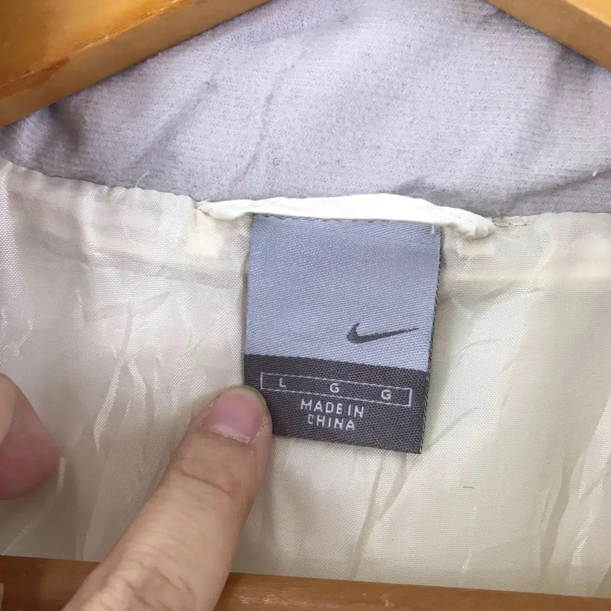 Nike Vintage NIKE SWOOSH LOGO Embroidered Puffer Winter Jacket Size US L / EU 52-54 / 3 - 6 Thumbnail