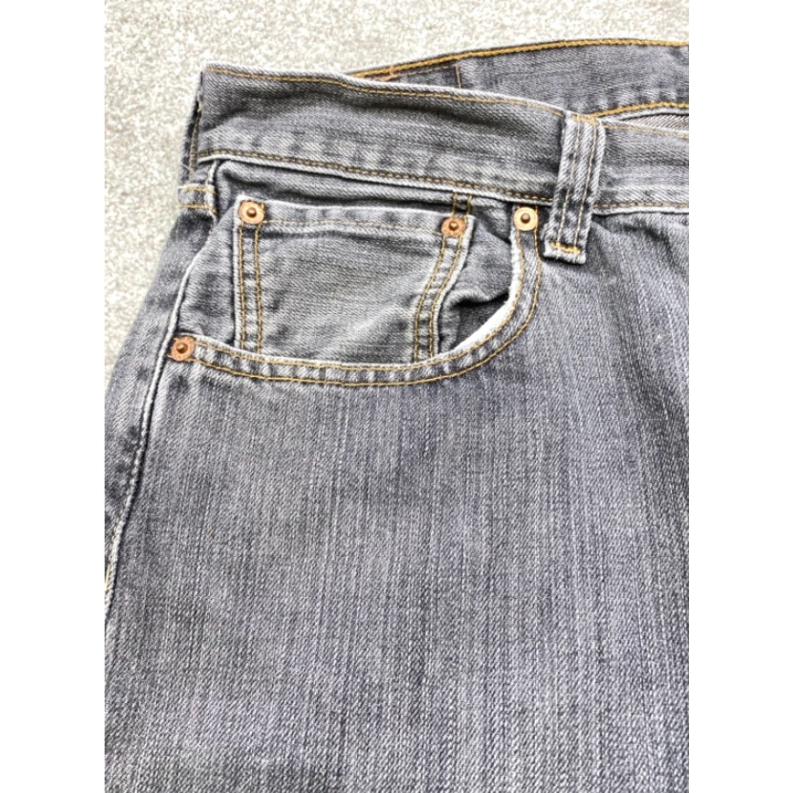 Levi's VINTAGE Levis 501 Jeans Mens 33x32 Blue Denim Button Fly Tapered Levi'S 501 Series 100% Cotton Mens Jeans 33 Blue Size US 33 - 5 Thumbnail