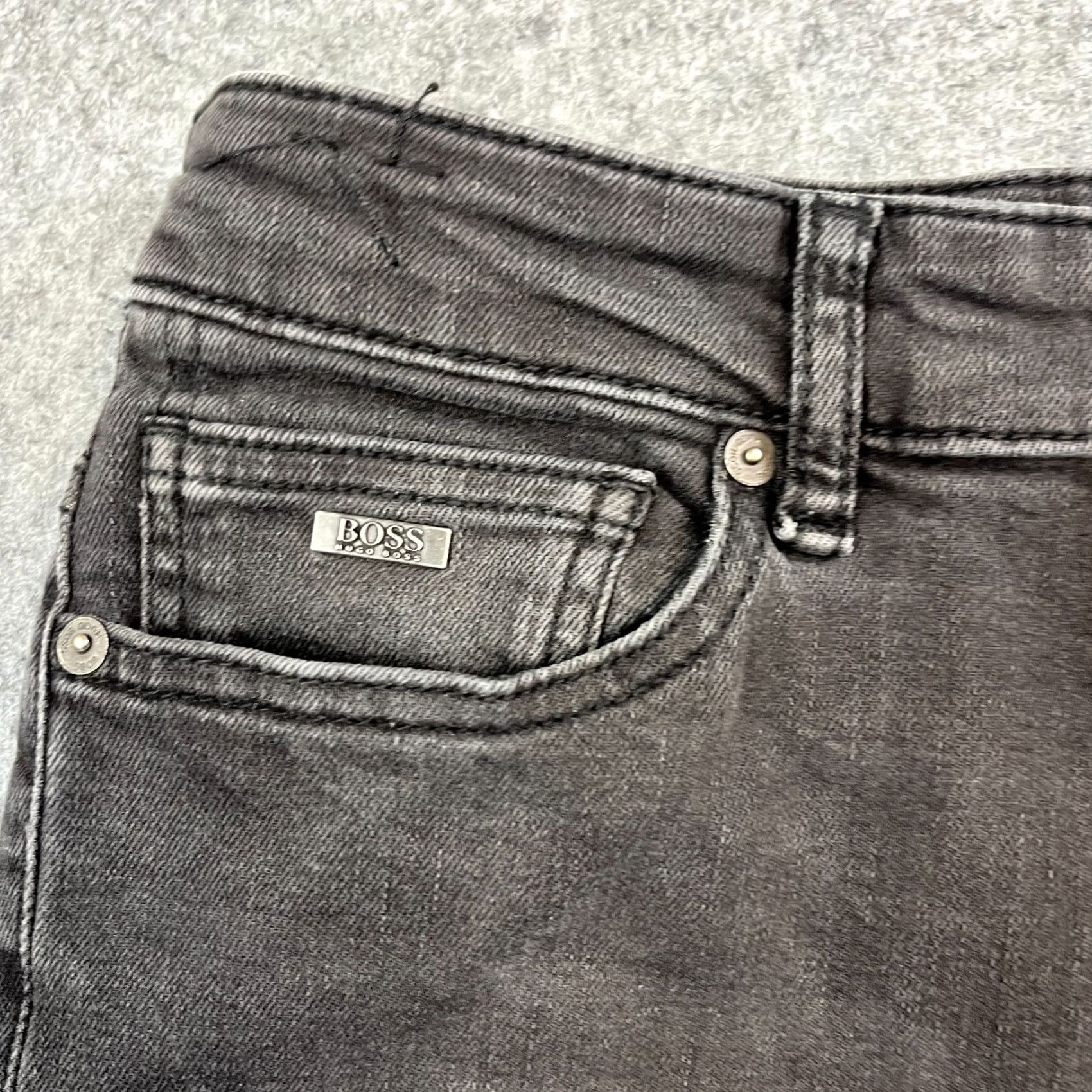 Hugo Boss HUGO BOSS Jeans Slim Delaware 28/30 Dark Wash Grey Stretch Denim Men Jeans Slim 5-Pocket Logo Waist 28in Inside Leg 30in Size US 28 / EU 44 - 7 Thumbnail