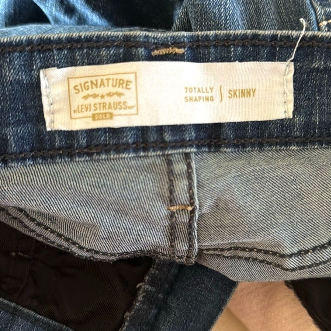 Levi's Levi's Women's Jeans Skinny Denim Shaping 31X28 Blue Signature Totally Shaping God Size 24" / US 00 / IT 34 - 6 Thumbnail