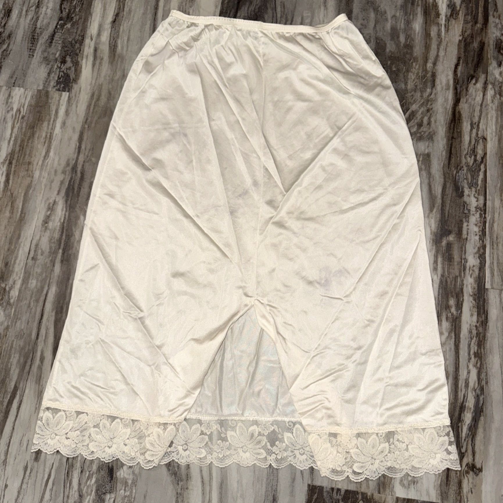 Vintage VINTAGE Lorraine Women’s Nylon Half Slip Cream Lace Trim 28” S Slip Womens Size ONE SIZE - 7 Thumbnail