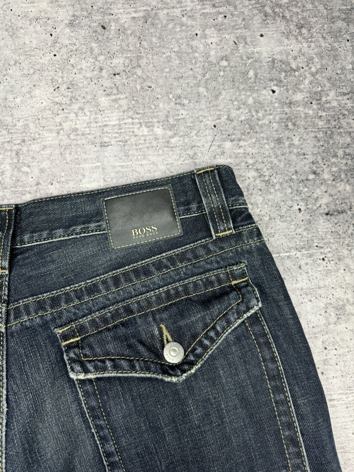 Hugo Boss × Vintage Vintage Y2K Style Hugo Boss Button Pockets Archive Jeans Size US 33 - 23 Thumbnail