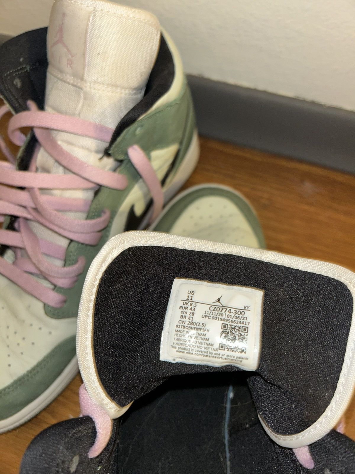 Jordan Brand × Nike Jordan 1 Dutch Green mids Size US 9.5 / EU 42-43 - 4 Thumbnail