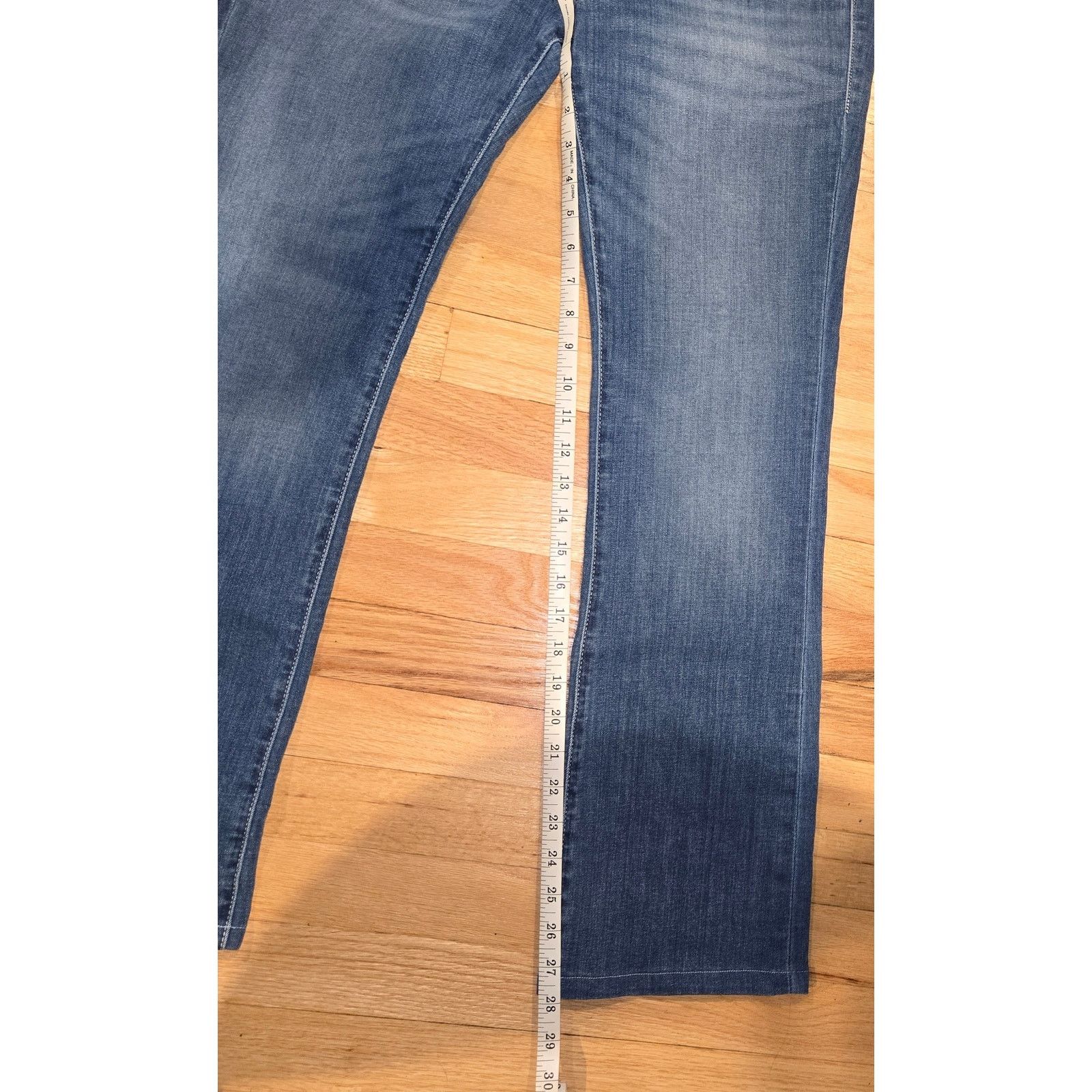 True Religion True Religion Becca Mid Rise BootCut jean sz 33 Size 31" - 7 Thumbnail