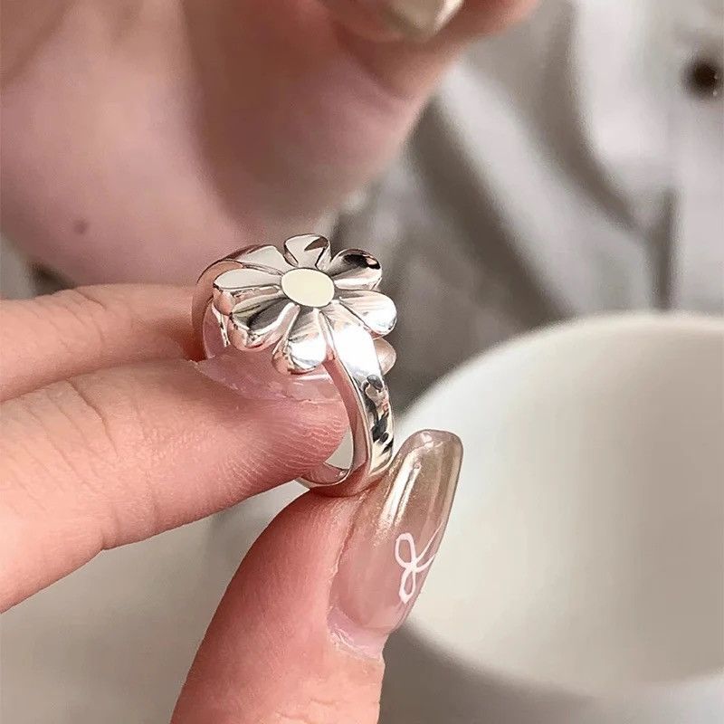 Jewelry Daisy Flower Adjustable Ring Size ONE SIZE - 2 Thumbnail