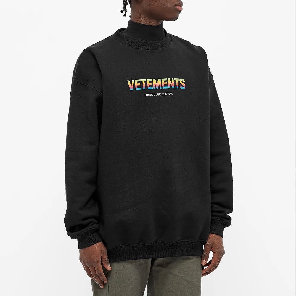 Vetements Vetements Think Differently Apple Crewneck Size US L / EU 52-54 / 3 - 1 Thumbnail