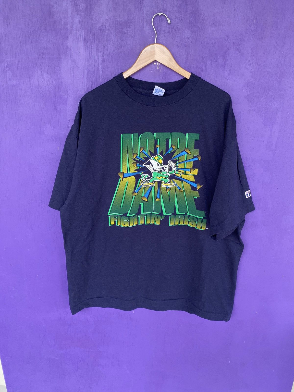 Logo 7 Vintage 90s Logo 7 Notre Dame logo t-shirt Size US XXL / EU 58 / 5 - 1 Thumbnail