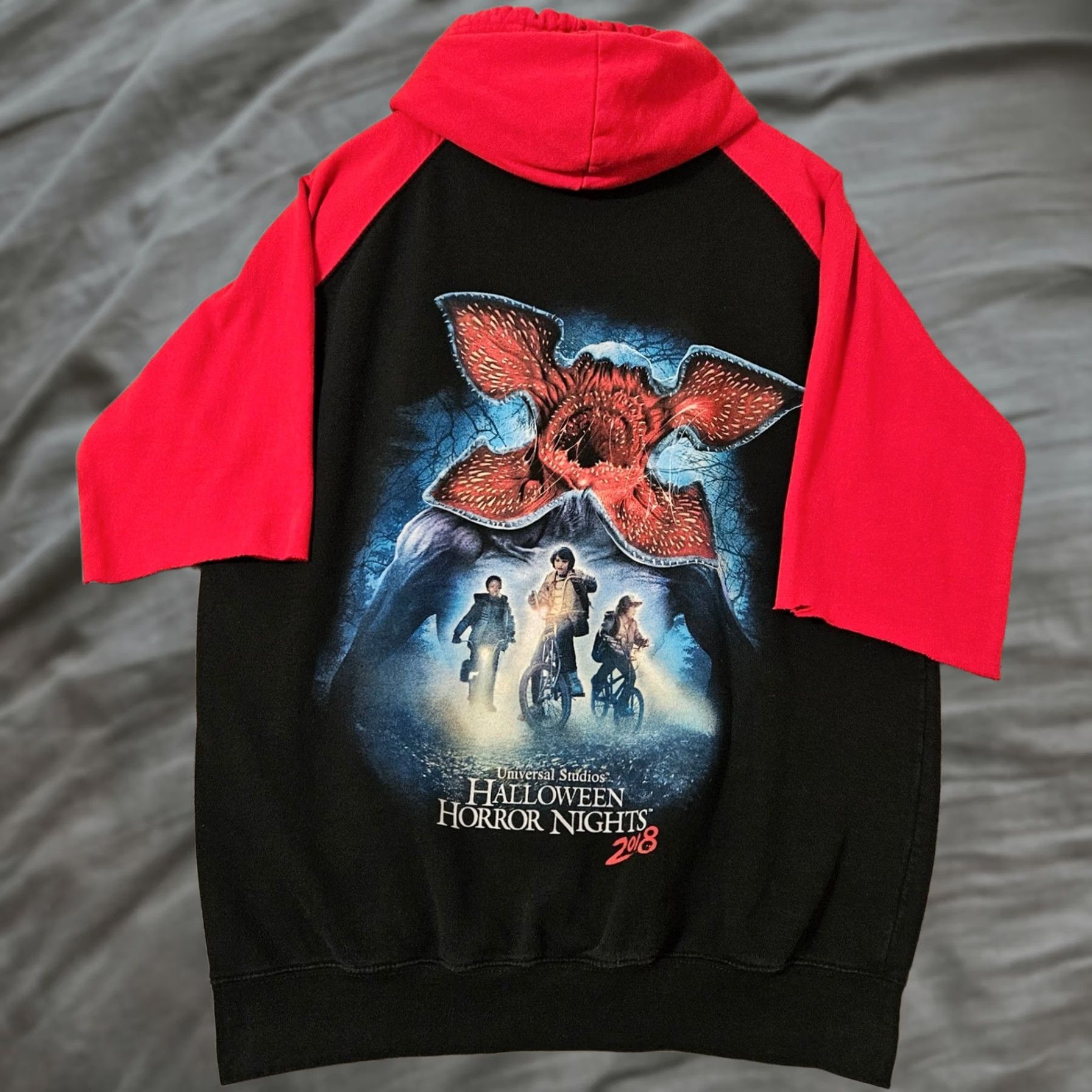 Vintage Universal Studios Stranger Things Hoodie L Men Red 2018 Halloween Horror Nights Pullover Sleeve Cut Off Size US L / EU 52-54 / 3 - 1 Thumbnail