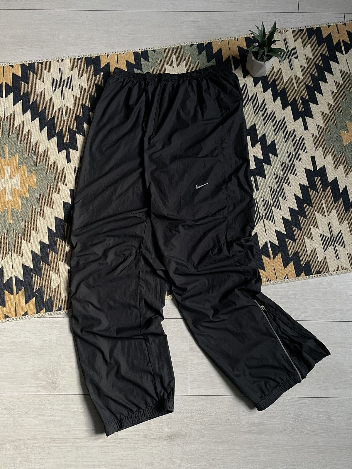 Other Vintage Nike Nylon Reflective Logo Y2K Swoosh Pants Size US 34 / EU 50 - 1 Thumbnail