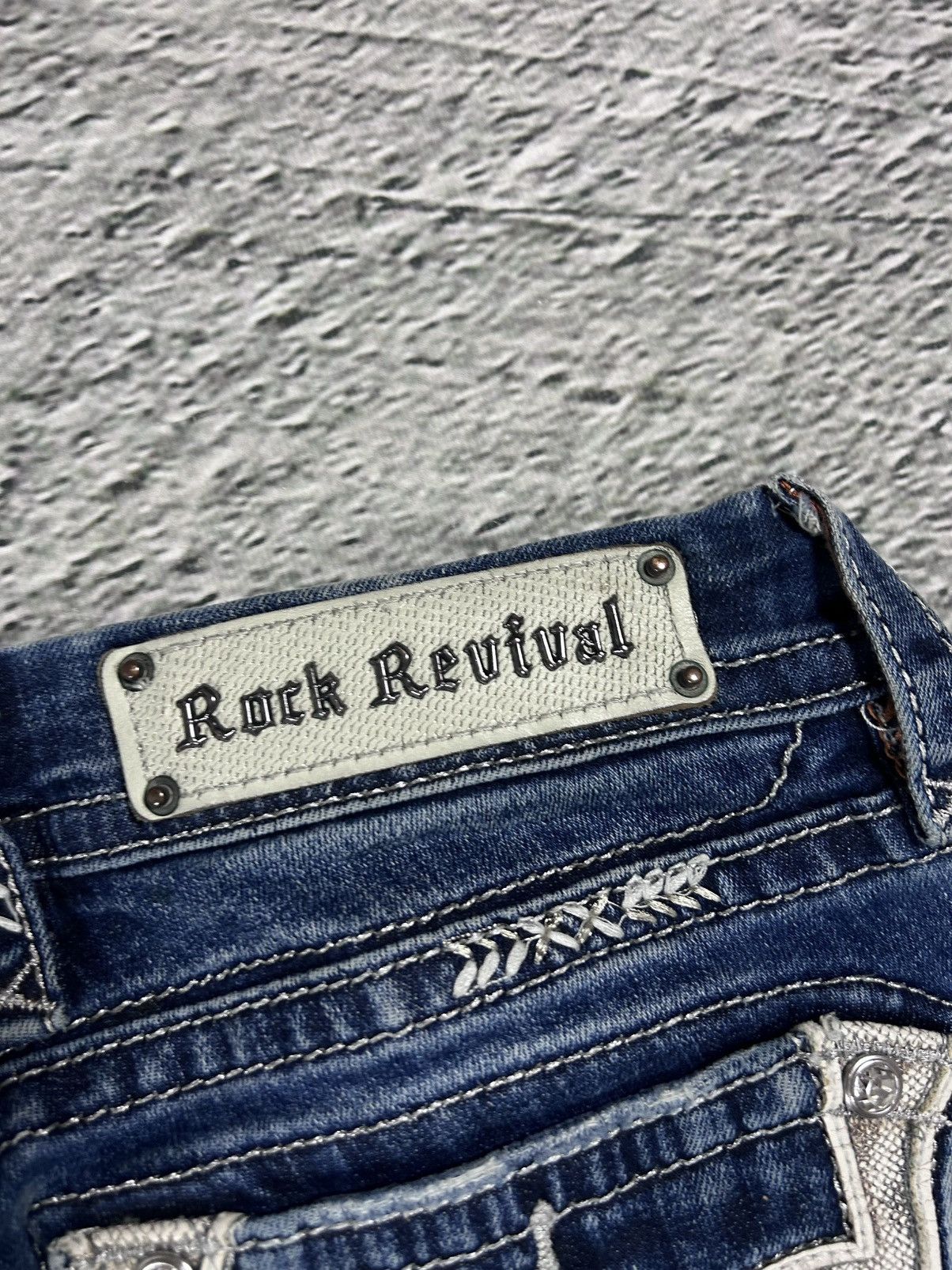 Rock Revival Rock Revival vintage rhinestone snakeskin jeans Y2K flared Size 27" / US 4 / IT 40 - 5 Thumbnail