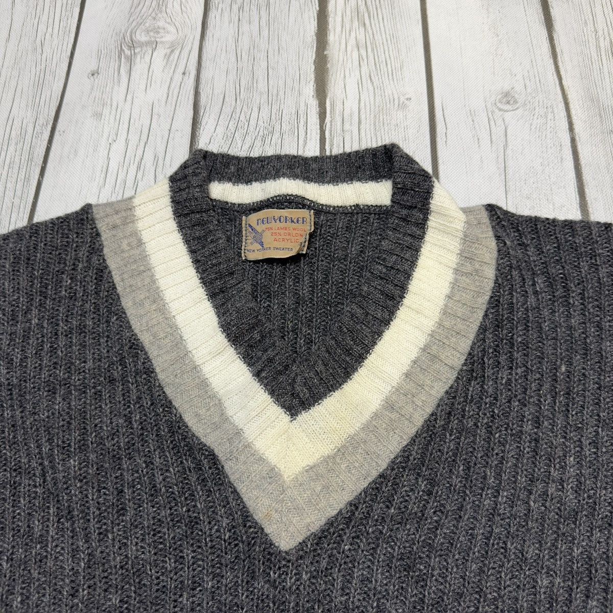 Vintage Vintage New Yorker v neck lambswool sweater Size US L / EU 52-54 / 3 - 3 Thumbnail