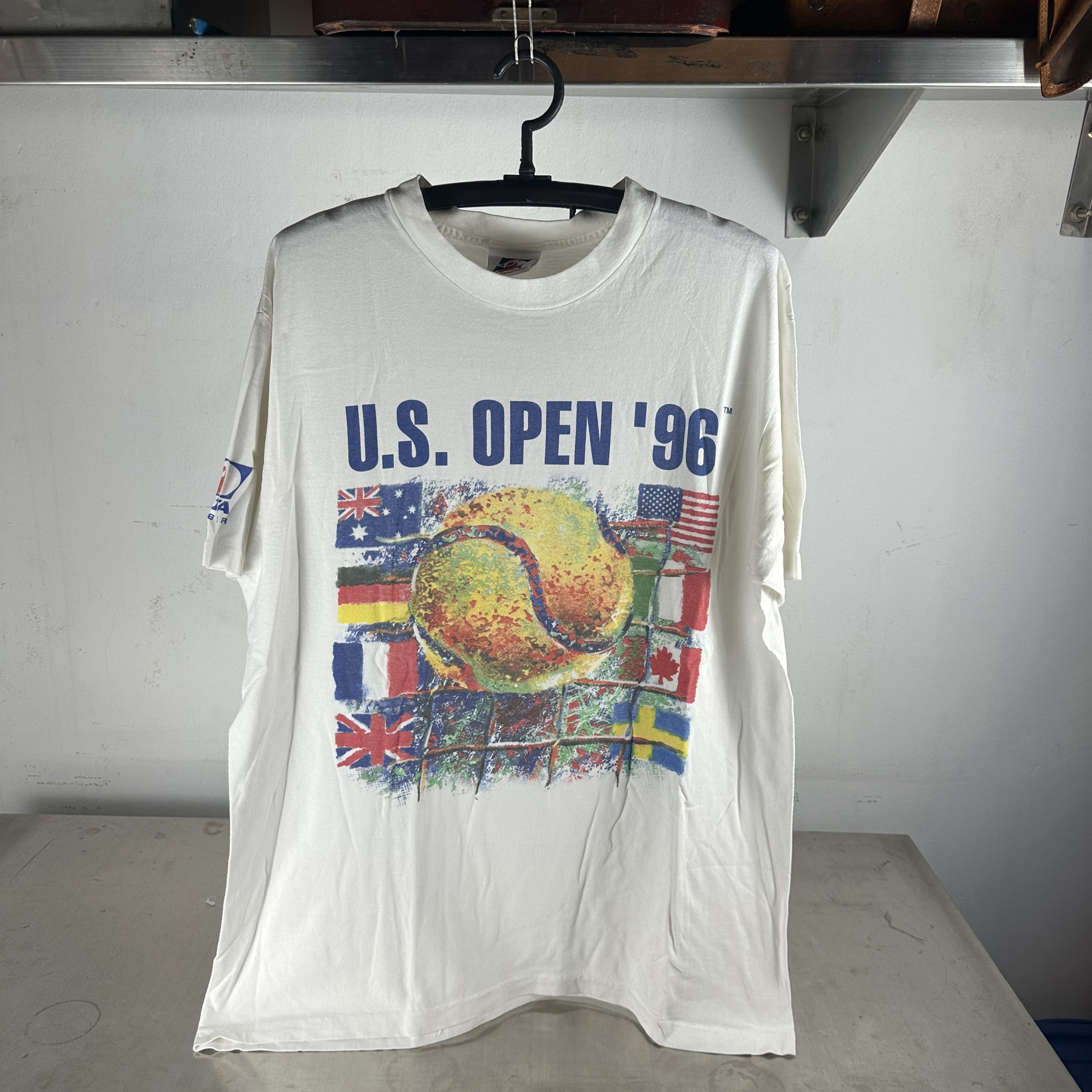 ウェア 1996 US OPEN tennis T shirt size L US Open Shirt 1996 Vintage Tennis Ball USTA Country Flags Huge