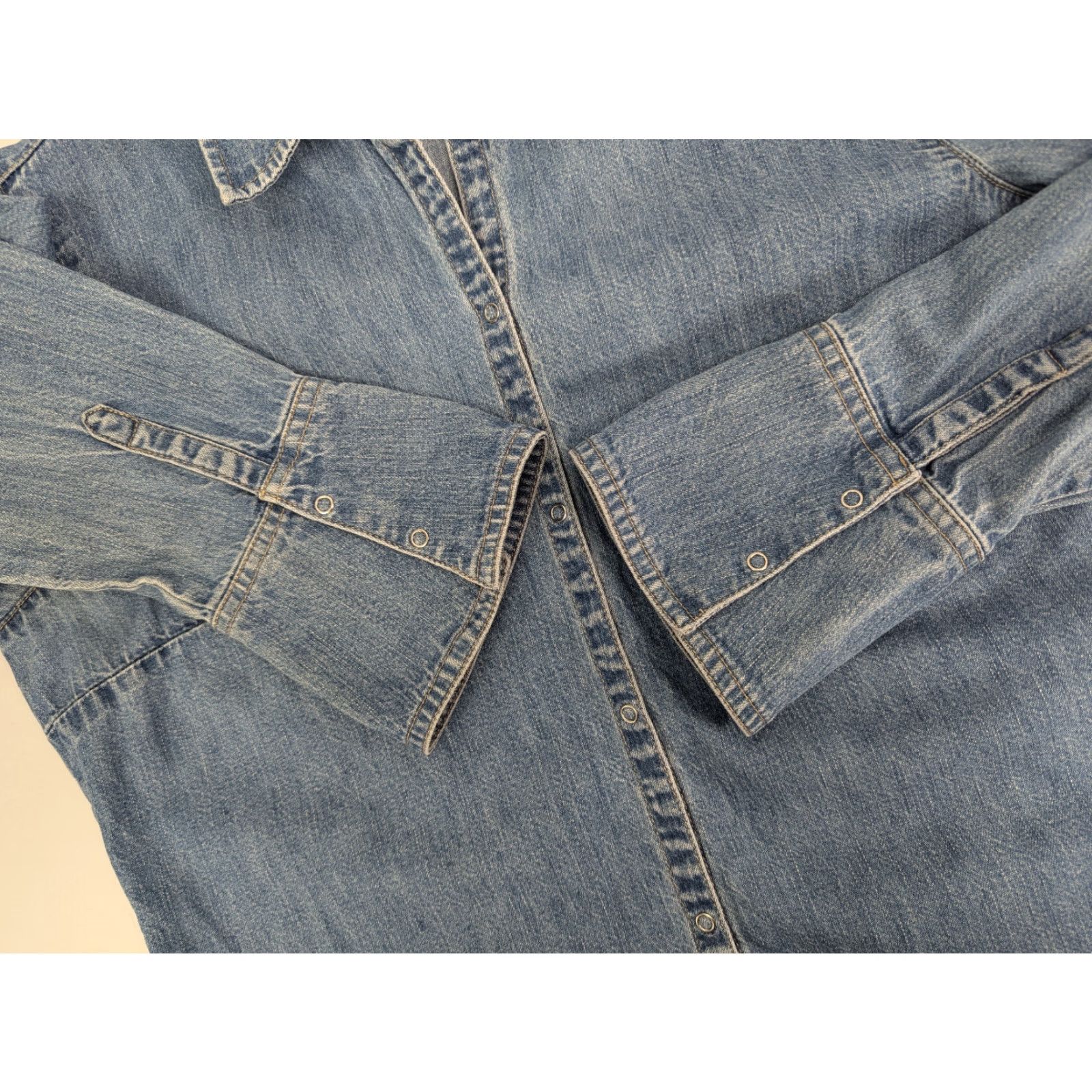 Old Navy VINTAGE Old Navy Denim Shirt Women L Blue Long Sleeve Snap Closure Collared Casual Western Basic 100% Cotton Shirt Womens Size Large Size L / US 10 / IT 46 - 6 Thumbnail