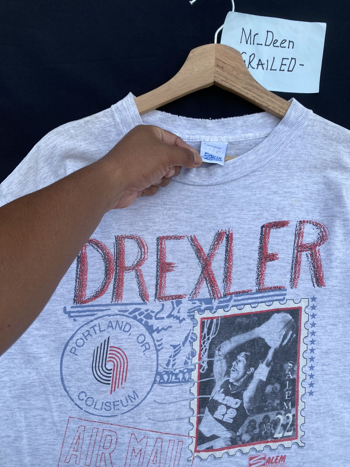 NBA Rare Vintage 90s Clyde Drexler NBA Tshirt Size US L / EU 52-54 / 3 - 8 Thumbnail