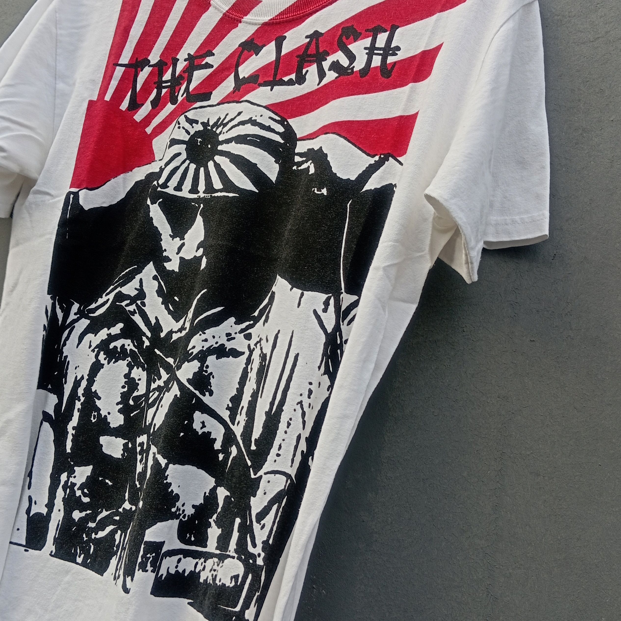 Band Tees Vintage Rare The Clash Kamikaze Fifith column band tees Size US S / EU 44-46 / 1 - 3 Thumbnail