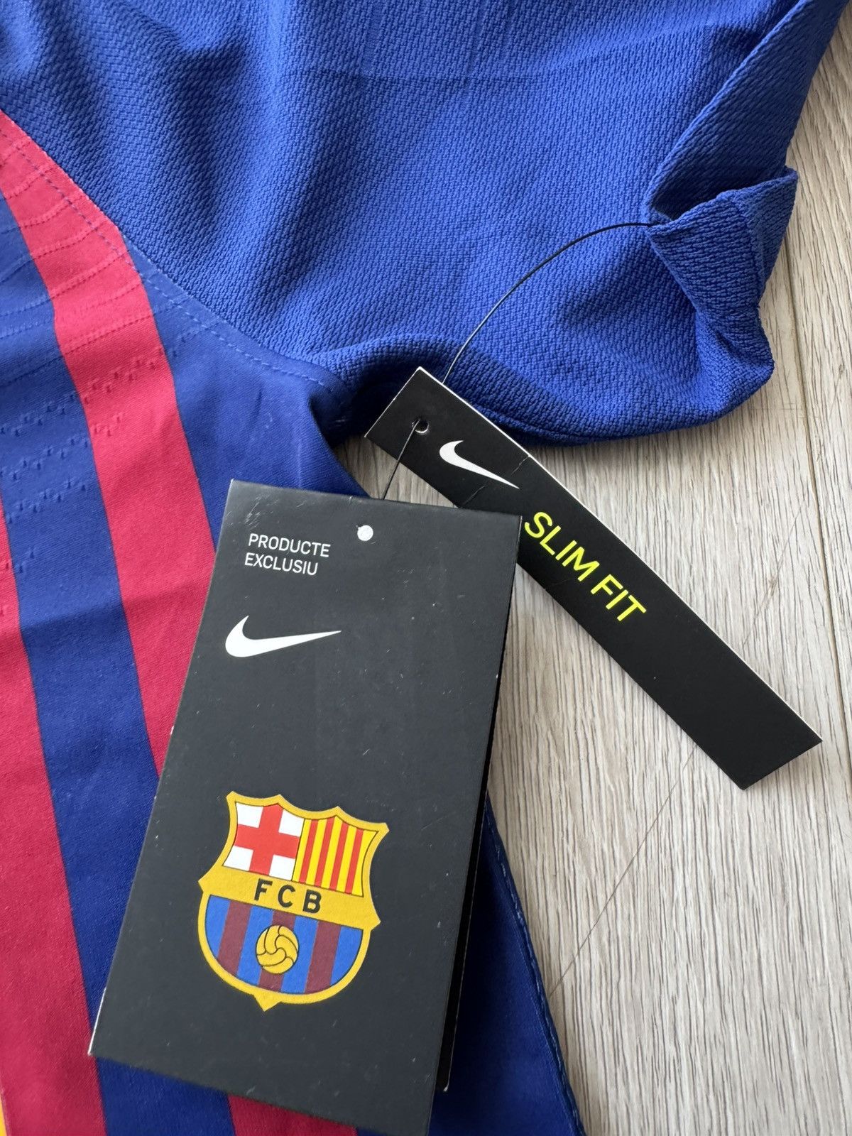 Nike Nike Vaporknit Barcelona 2017 2018 Messi #10 Soccer Jersey Size US S / EU 44-46 / 1 - 7 Thumbnail