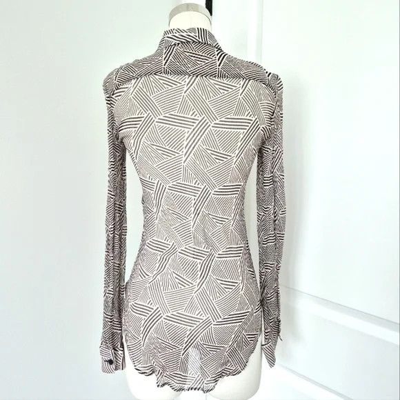 Theory Darlia B&W Silk Striped Collared V-Neck Long Slv Blouse Size S / US 4 / IT 40 - 4 Thumbnail