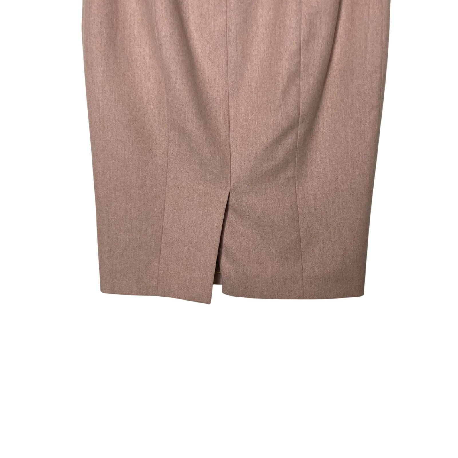 Salvatore Ferragamo Salvatore Ferragamo cream wool angora pencil classic skirt 8 Size 30" / US 8 / IT 44 - 9 Thumbnail
