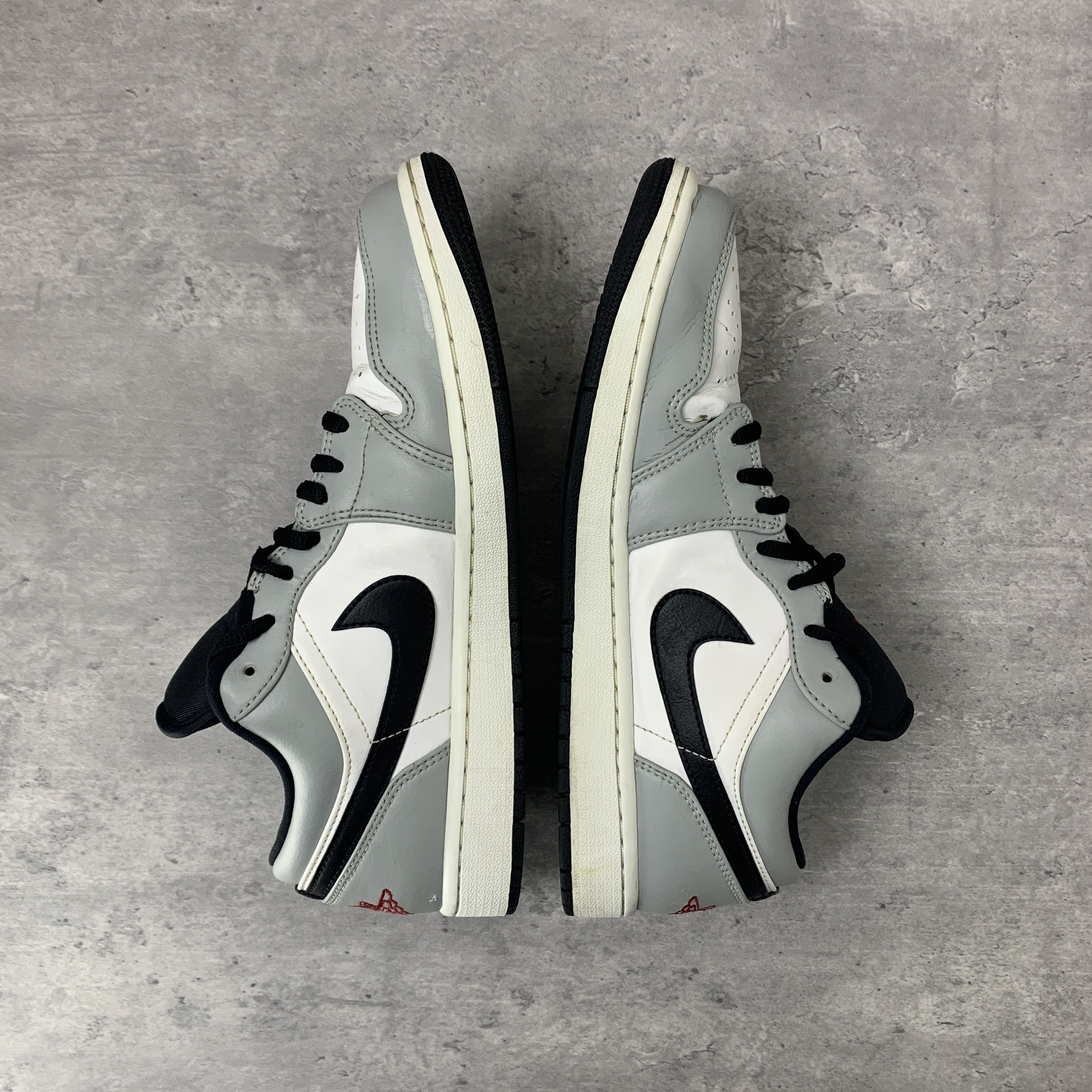 Nike Jordan 1 Low Light Smoke Grey 553558-030 Size US 9 / EU 42 - 2 Thumbnail