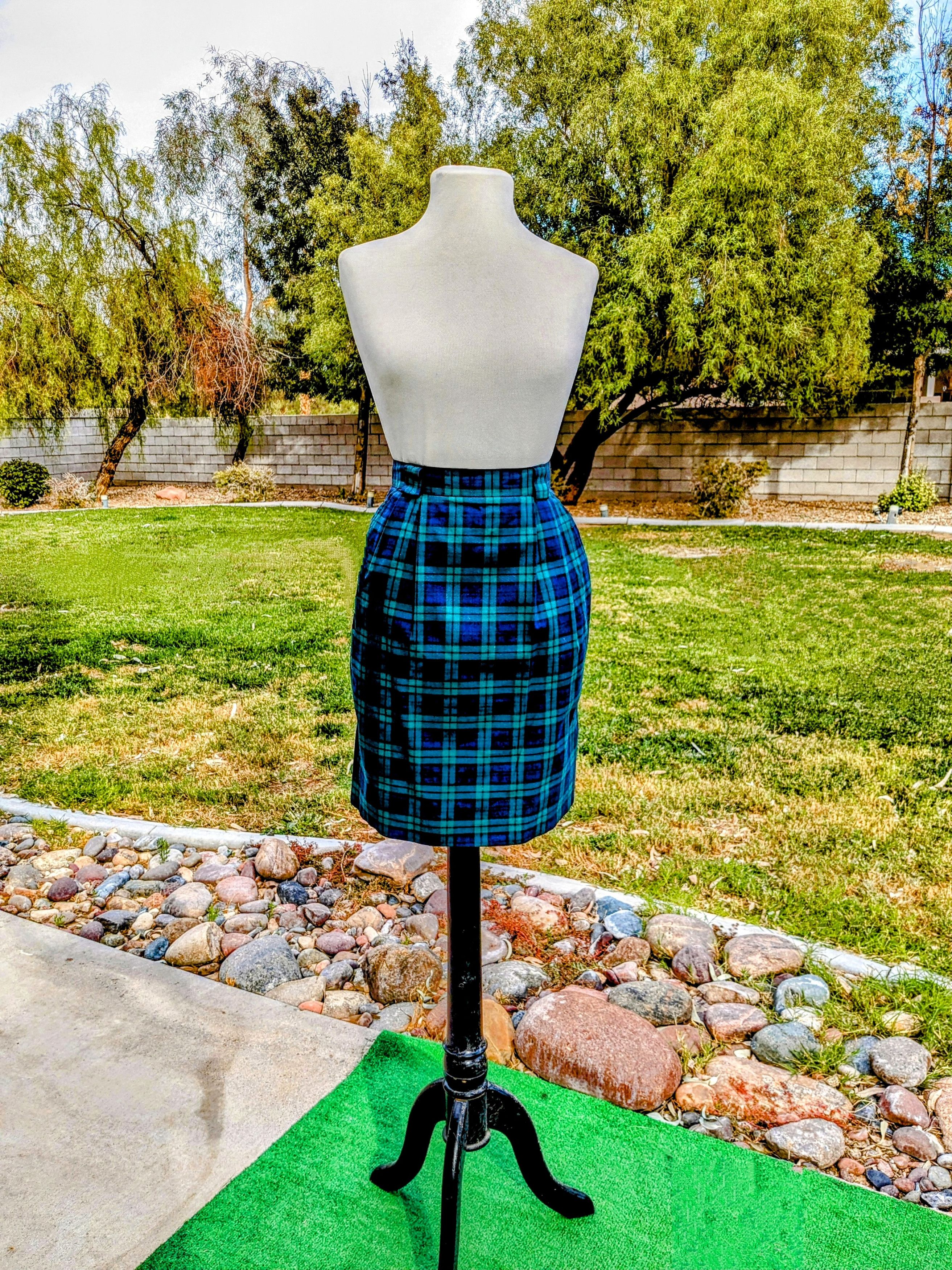Vintage 1980s VTG Tartan Plaid Petite Tokyo Angel A-Line Skirt EUC Size 26" / US 2 / IT 38 - 1 Thumbnail