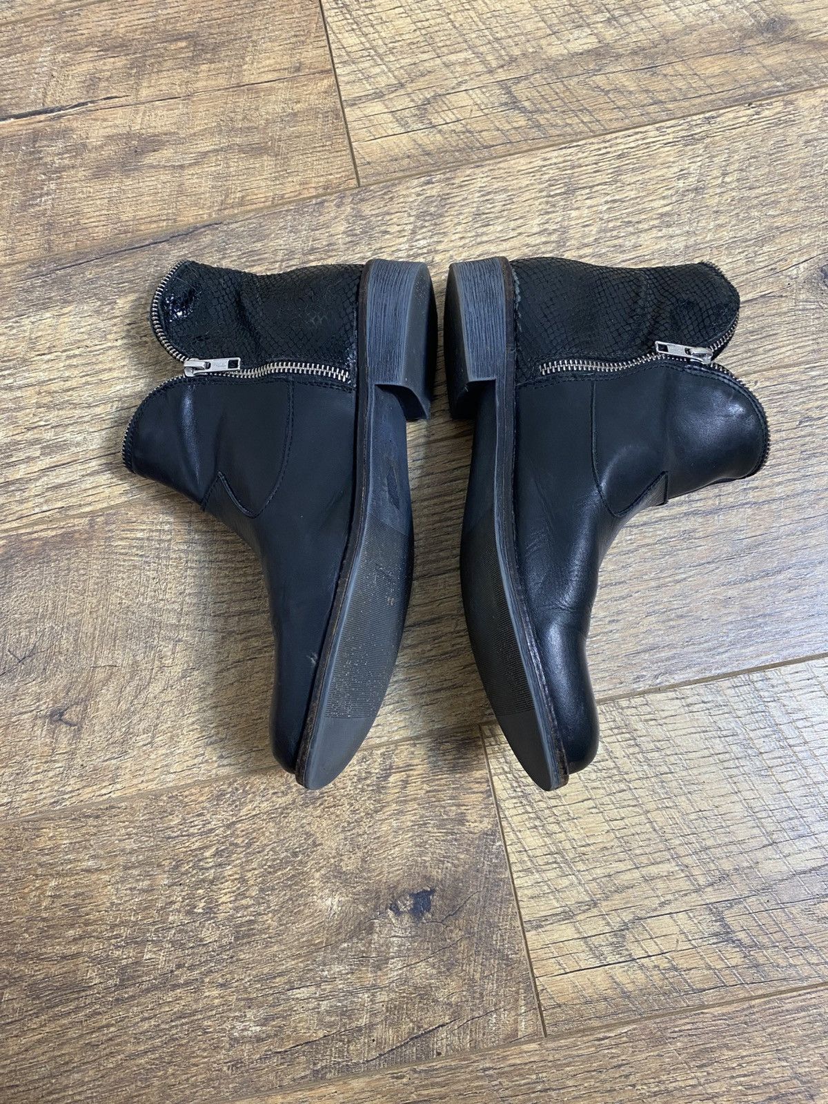 Japanese Brand Rare Y2K Avant Garde Snakeskin Textured Leather Boots Size US 8 / EU 41 - 2 Thumbnail