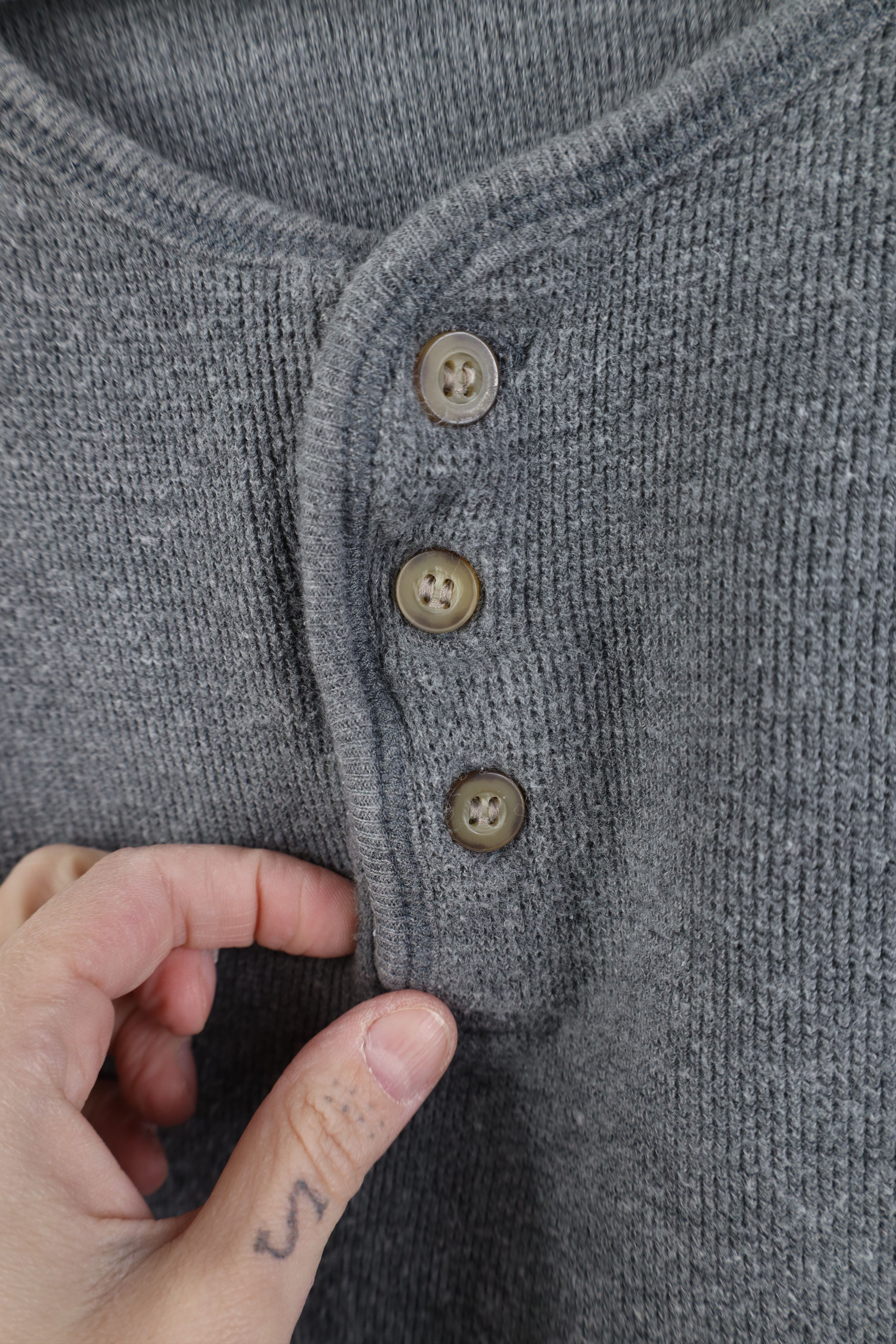 Vintage Vintage 90s Streetwear Marled Thermal Knit Henley T-Shirt Size US L / EU 52-54 / 3 - 5 Thumbnail