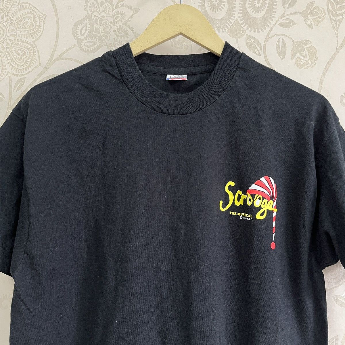 Other Vintage Copyright 1994 Scrooge The Musical TShirt Size US L / EU 52-54 / 3 - 17 Thumbnail