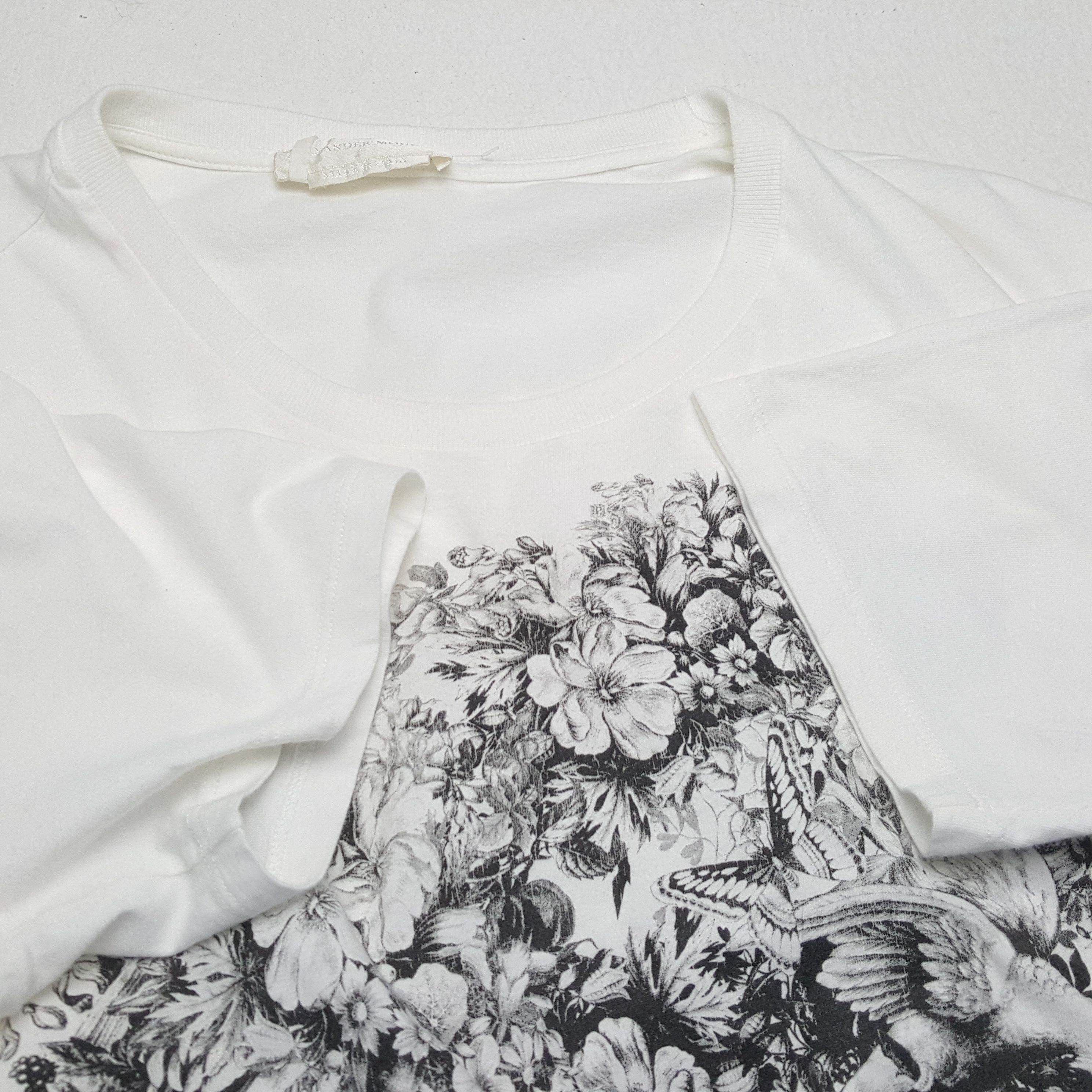 Alexander McQueen × McQ Alexander McQueen × Vintage ALEXANDER MCQUEEN Skulls Design Designer Brand Tshirt Size US M / EU 48-50 / 2 - 6 Thumbnail