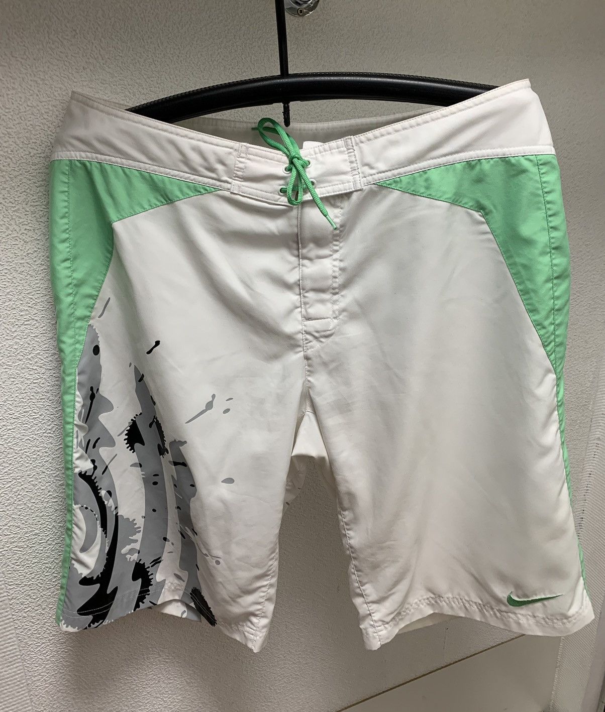 Nike Nike vintage shorts 36 size Size US 36 / EU 52 - 1 Thumbnail