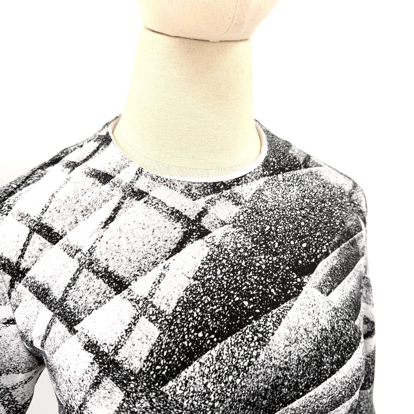 Vintage Vintage 90s Sharrone Black White Graphic Print Midi Dress Size S / US 4 / IT 40 - 2 Thumbnail