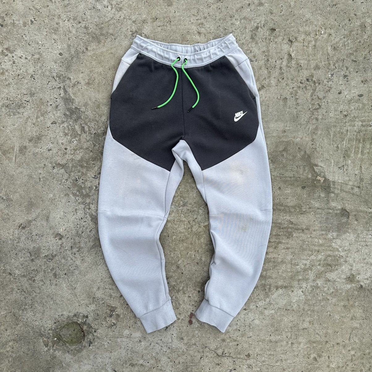 Nike Vintage Nike Tech Fleece Joggers Pants Y2K 00s USA Size S Size US 30 / EU 46 - 2 Thumbnail