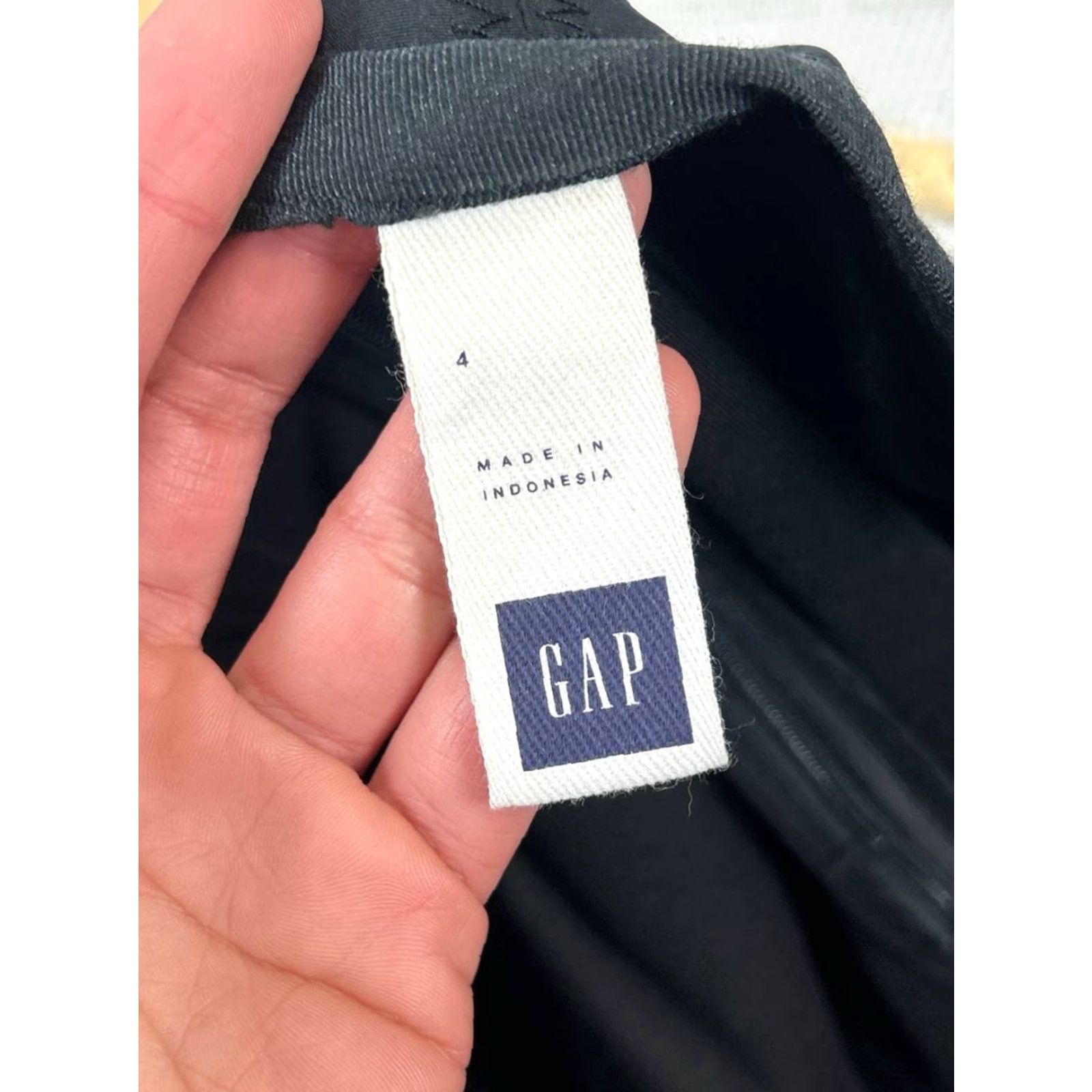 Gap Gap Skirt A-Line Womens 4 Black Pleated Zip Back Minimalist New Short Satin Polyester? Size 27" / US 4 / IT 40 - 3 Thumbnail