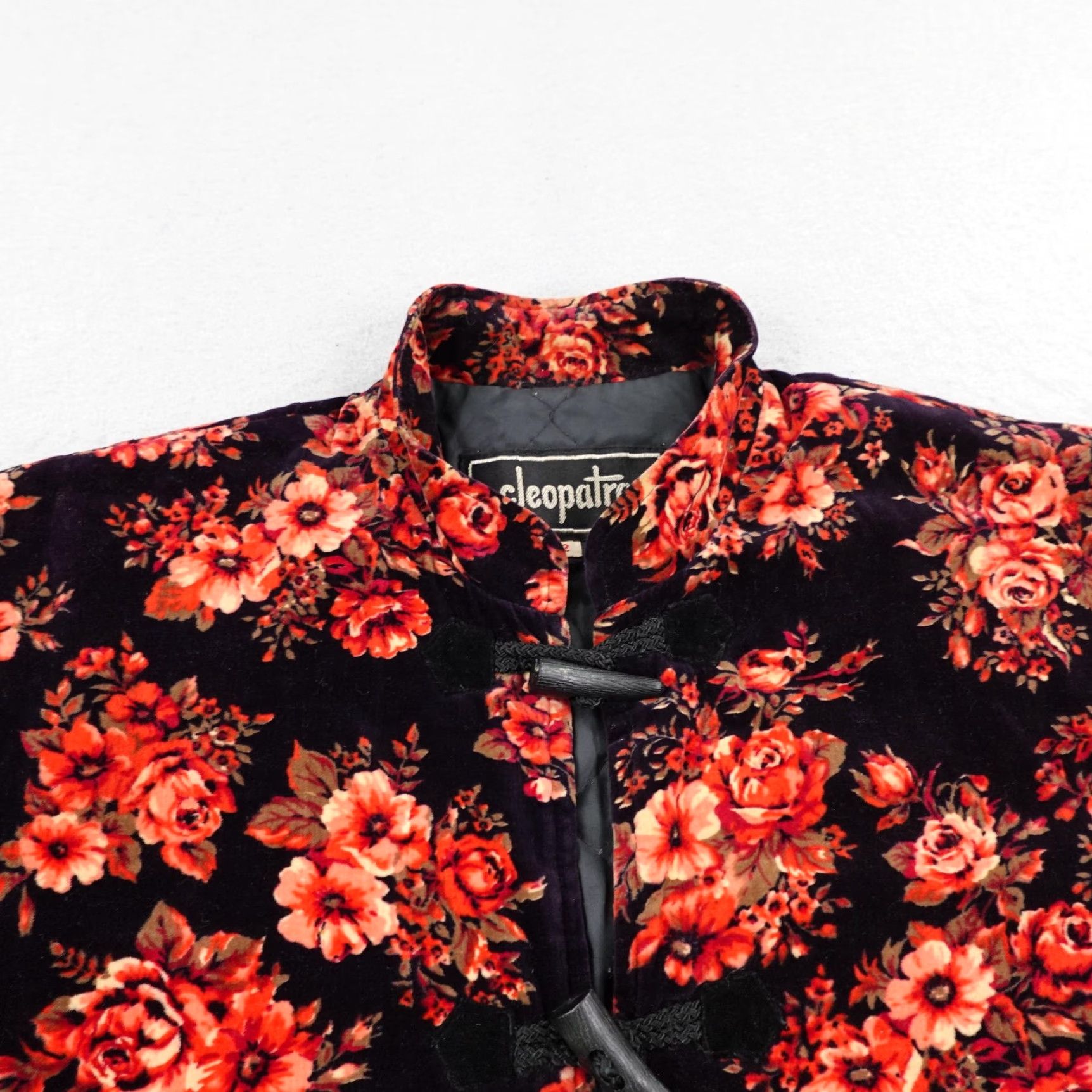 Velvet VINTAGE Cleopatra Jacket Womens 12 Black Red Floral Velvet Quilt Lined Toggle Coat Mid-Length Pockets - Womens Size XL / US 12-14 / IT 48-50 - 2 Thumbnail