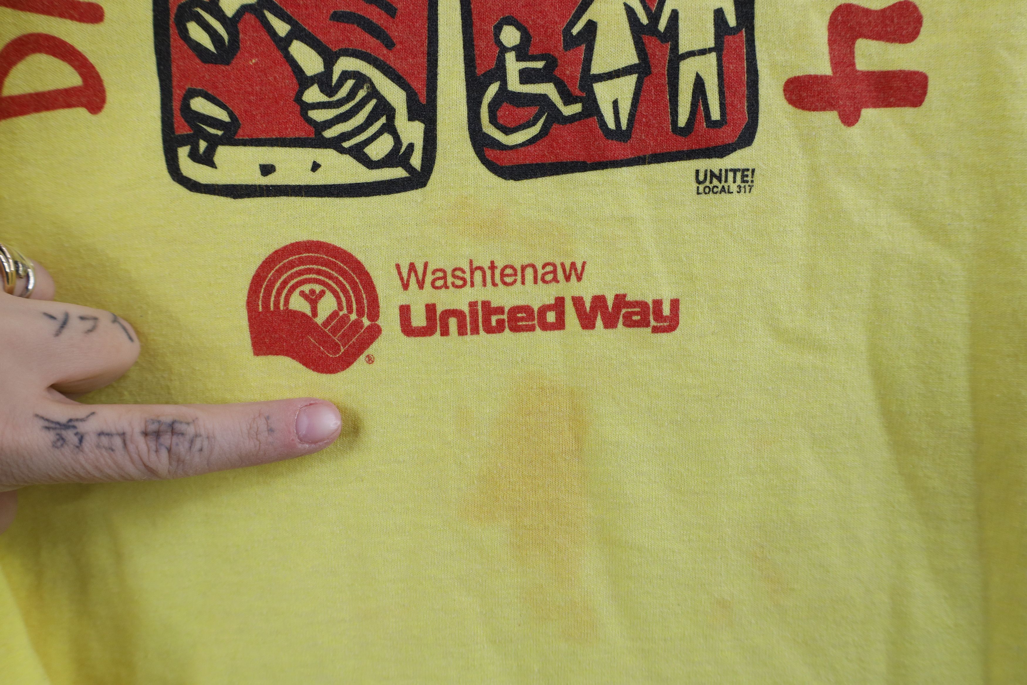 Vintage Vintage Y2K United Way Keith Haring Art T-Shirt Yellow USA Size US L / EU 52-54 / 3 - 10 Thumbnail