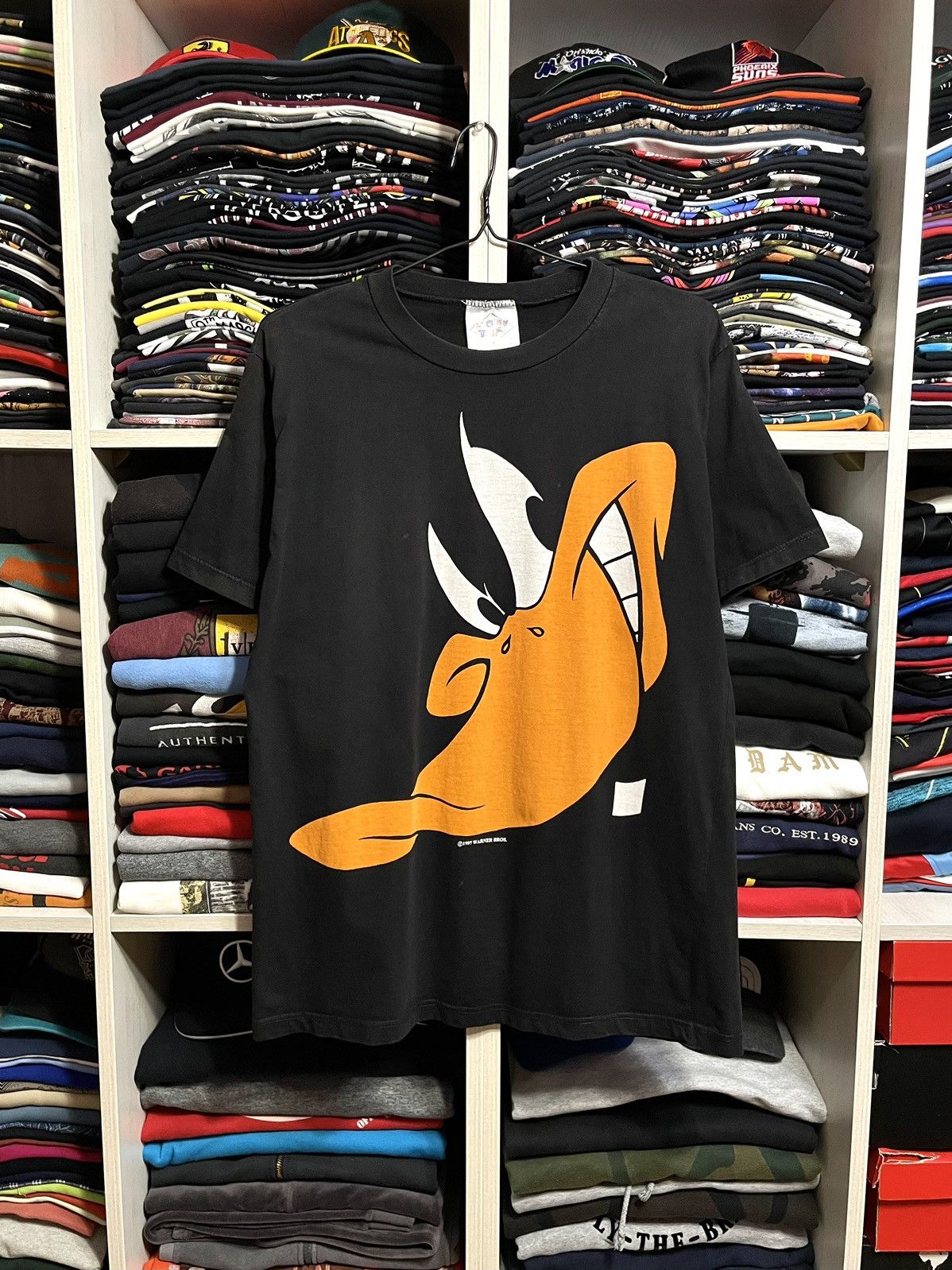 Warner Bros Vintage 1997 Daffy Duck Over Print Looney Tunes 90s T-Shirt Size US L / EU 52-54 / 3 - 1 Thumbnail