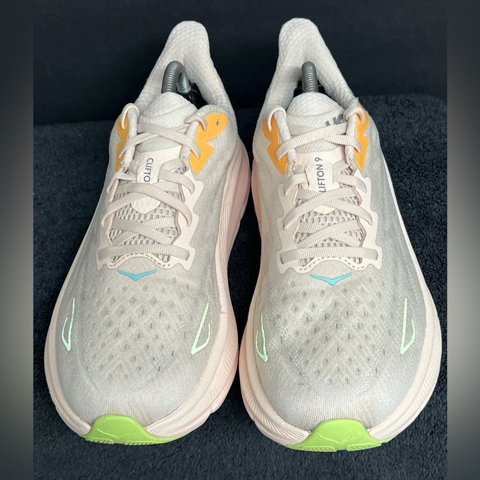 Hoka Hoka Women's Clifton 9 Shoes Vanilla/Astral SIZE 10 D WIDE Size US 10 / IT 40 - 5 Thumbnail
