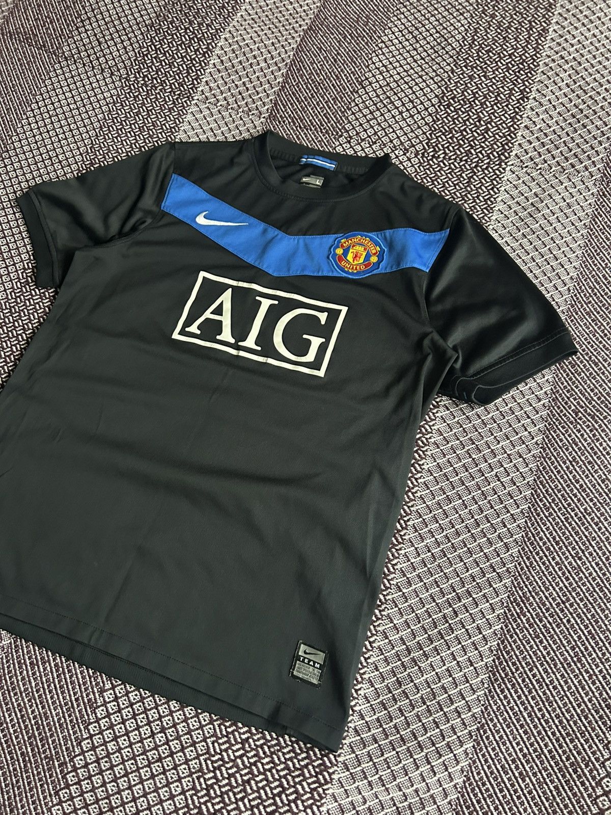 Nike Vintage Nike Manchester United 2009-10 Away Shirt Kids Size US XS / EU 42 / 0 - 2 Thumbnail