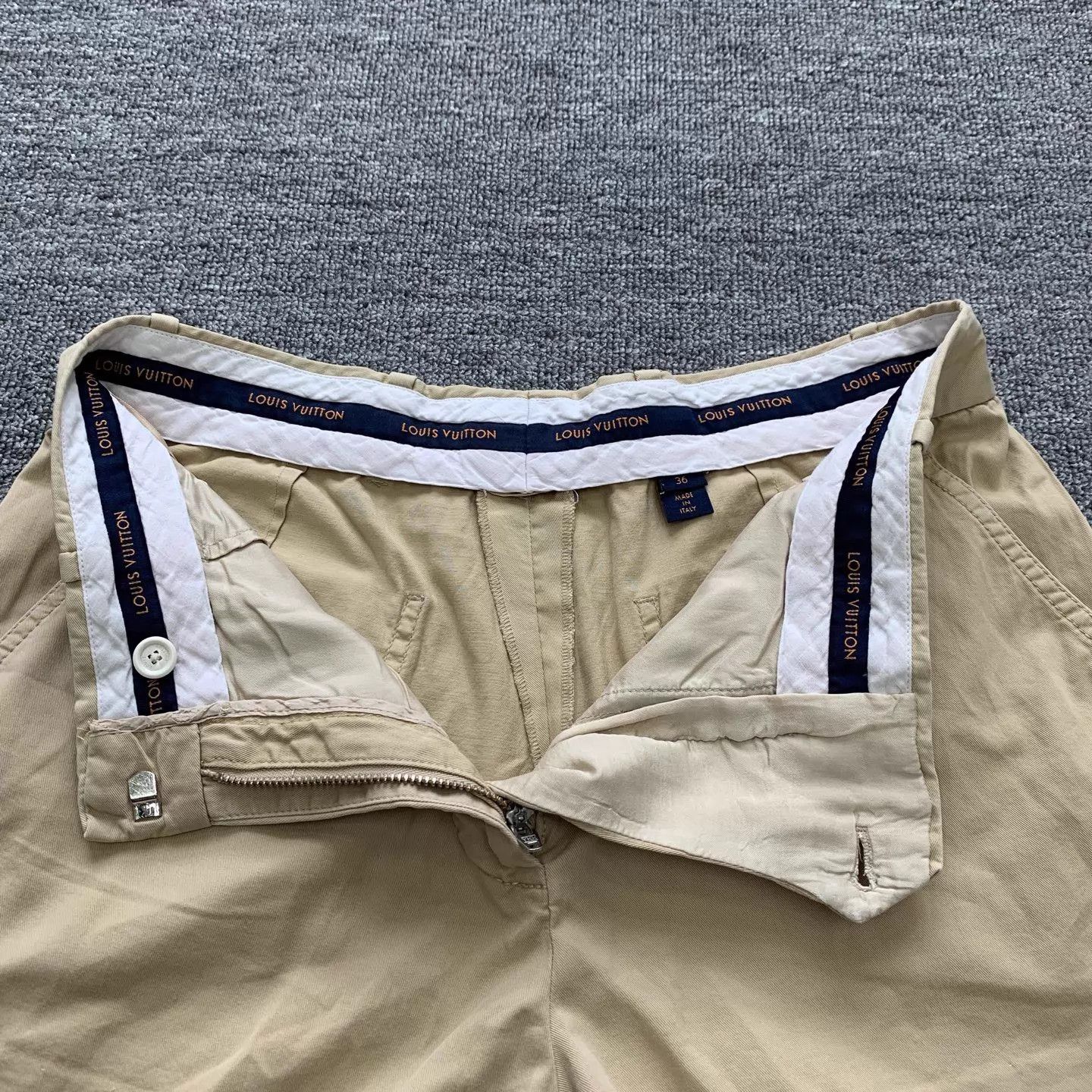 Louis Vuitton Louis Vuitton Khaki 36 Shorts 9/10 Size 26" / US 2 / IT 38 - 8 Thumbnail