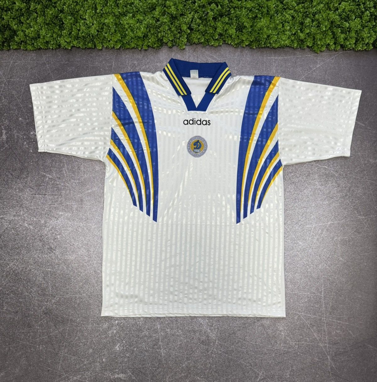 Adidas Vintage 90s FC Dynamo Kyiv away football shirt jersey Size US XL / EU 56 / 4 - 1 Thumbnail