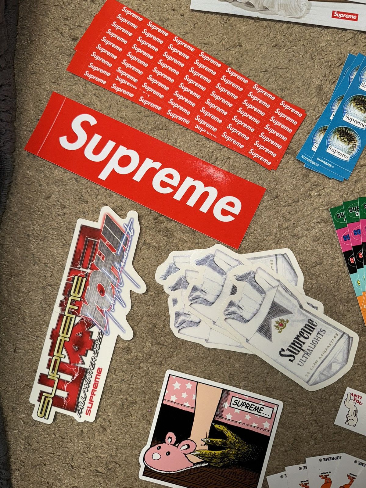 Supreme Supreme Sticker and Free Gift Collection Size ONE SIZE - 8 Thumbnail