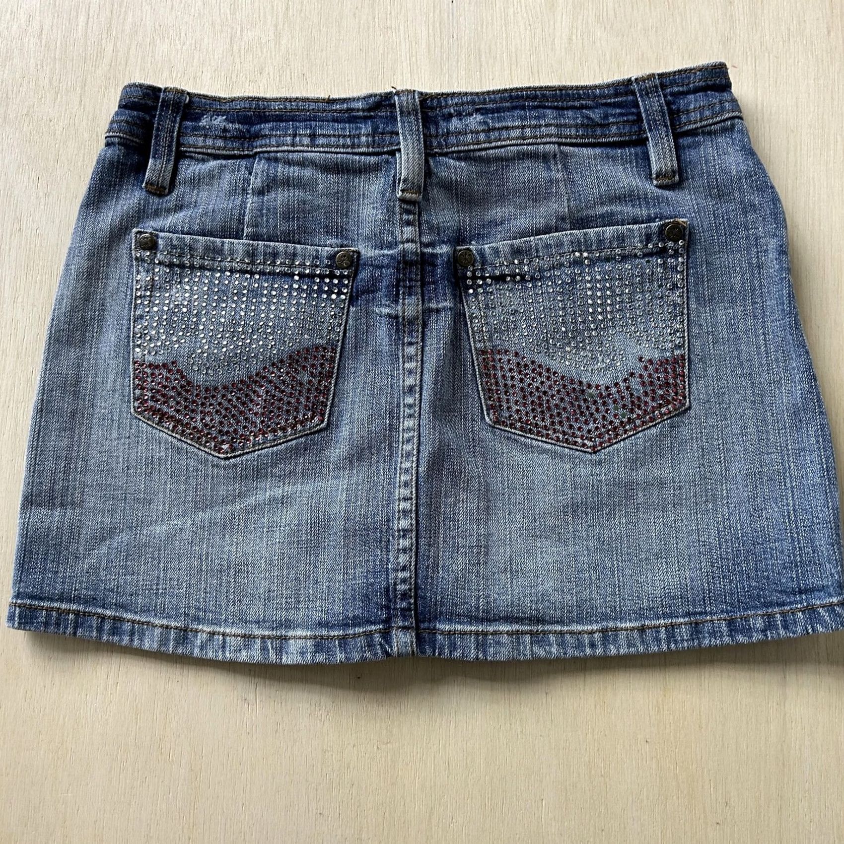 Vintage Y2K No Boundaries Skirt Juniors 3 Denim Mini Blue Rhinestone Pockets Casual Size 26" / US 2 / IT 38 - 2 Thumbnail