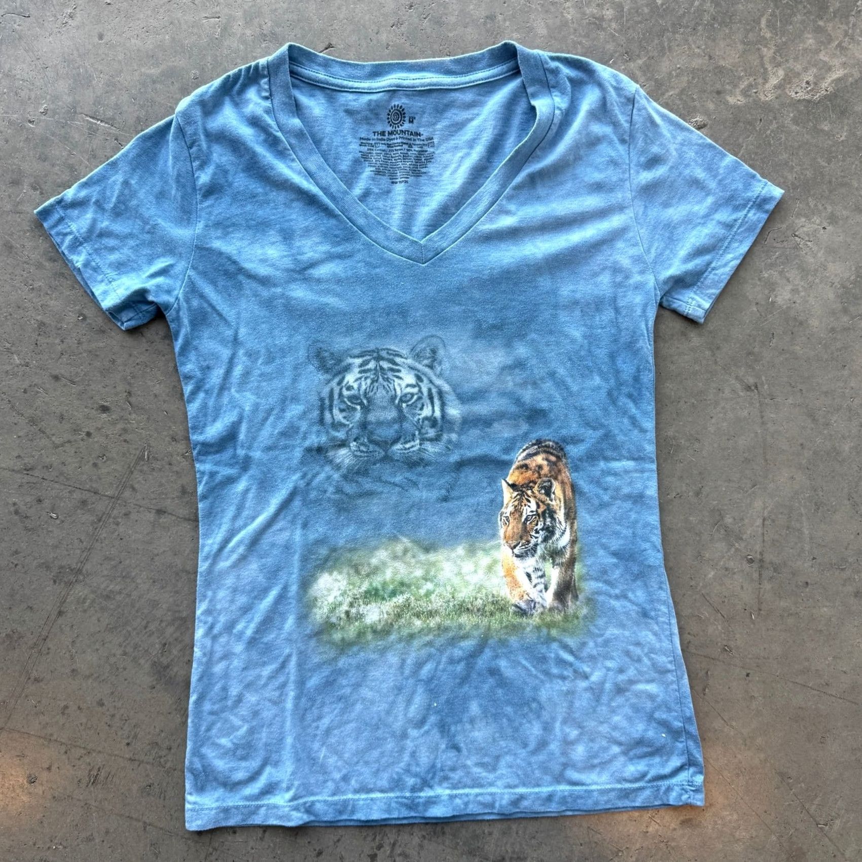 Vintage VINTAGE Mountain Tiger Lion V-Neck Blue Cotton T-Shirt Women Medium Size 32" / US 10 / IT 46 - 2 Thumbnail