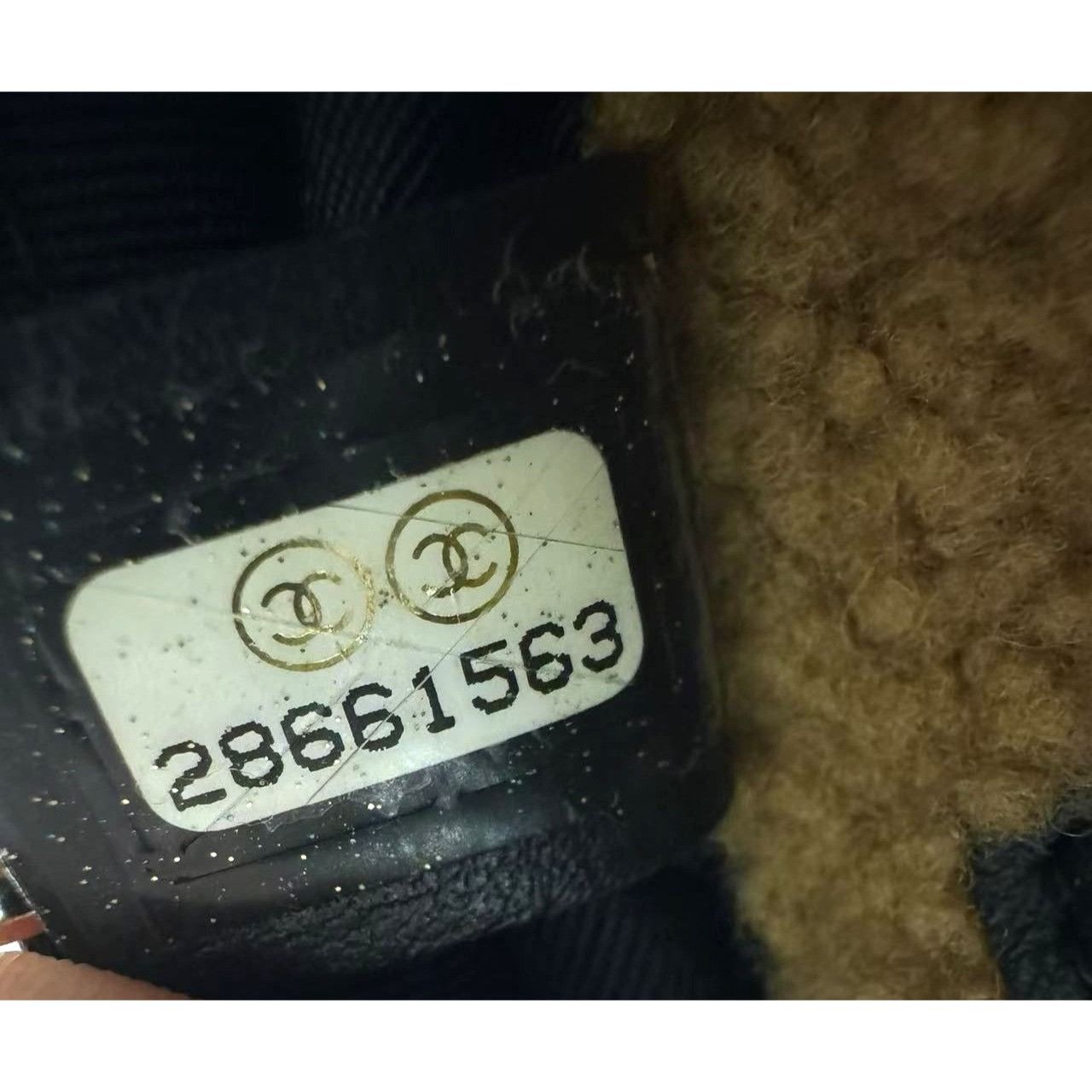 Chanel Chanel Round Shearling Crossbody Bag With Chain Strap In Bei Size ONE SIZE - 4 Thumbnail