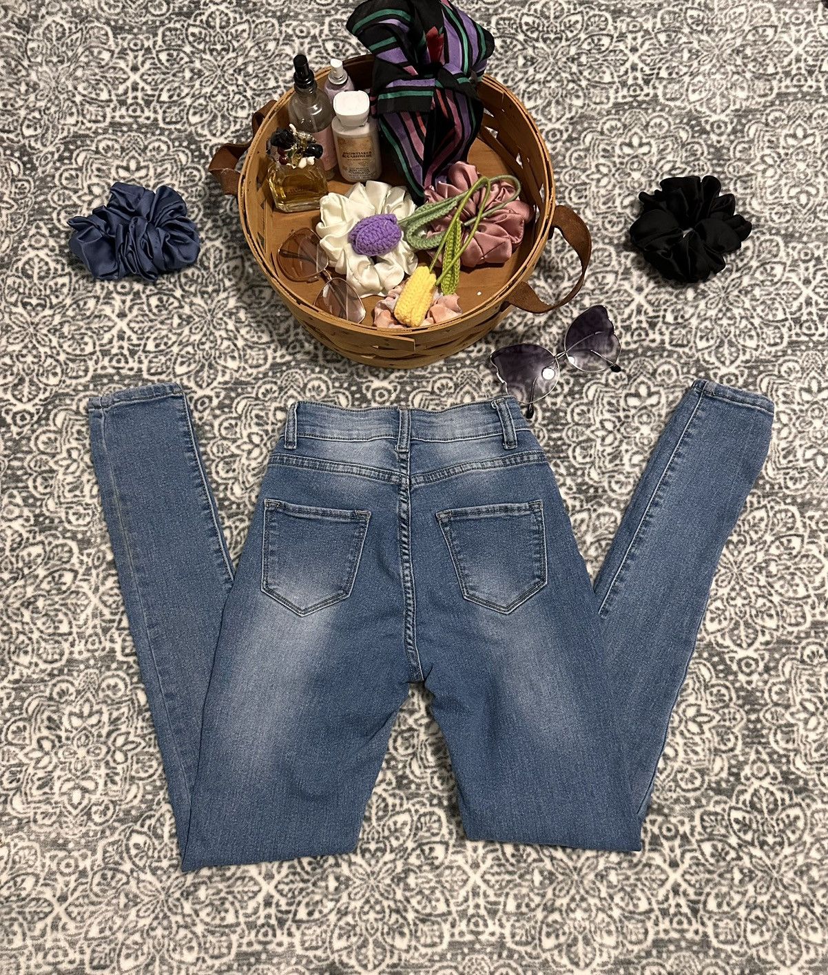 Fashion Nova Fashion Nova Jeans Medium Wash Size 1/2 Size 26" / US 2 / IT 38 - 3 Thumbnail