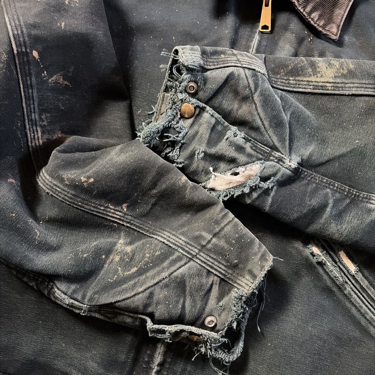 Carhartt Thrased distressed Carhartt Detroit jacket Black J01 BLK Size US M / EU 48-50 / 2 - 4 Thumbnail