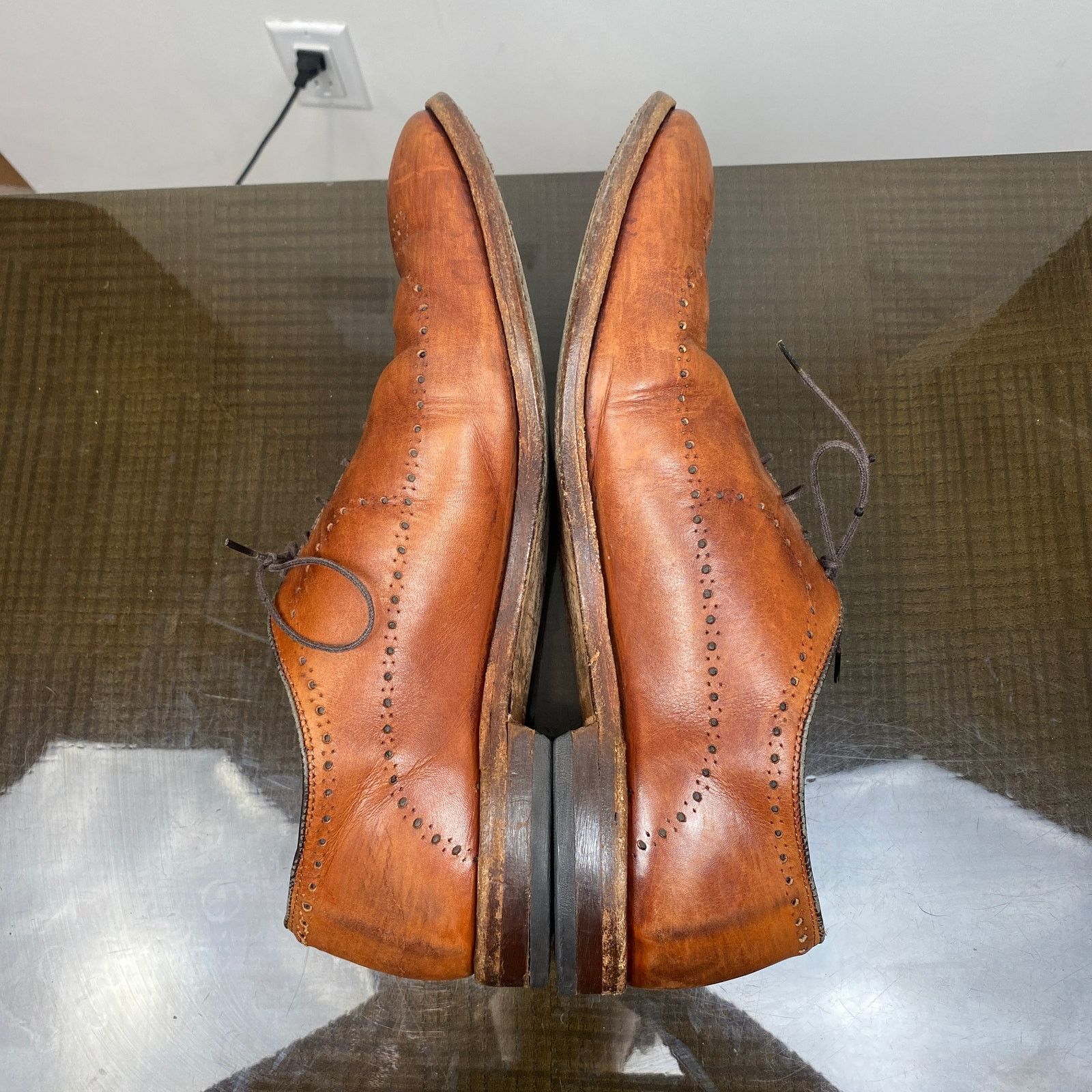 Allen Edmonds Allen Edmonds Fairfax Perforated Leather Dress Shoes 11D Size US 11 / EU 44 - 6 Thumbnail