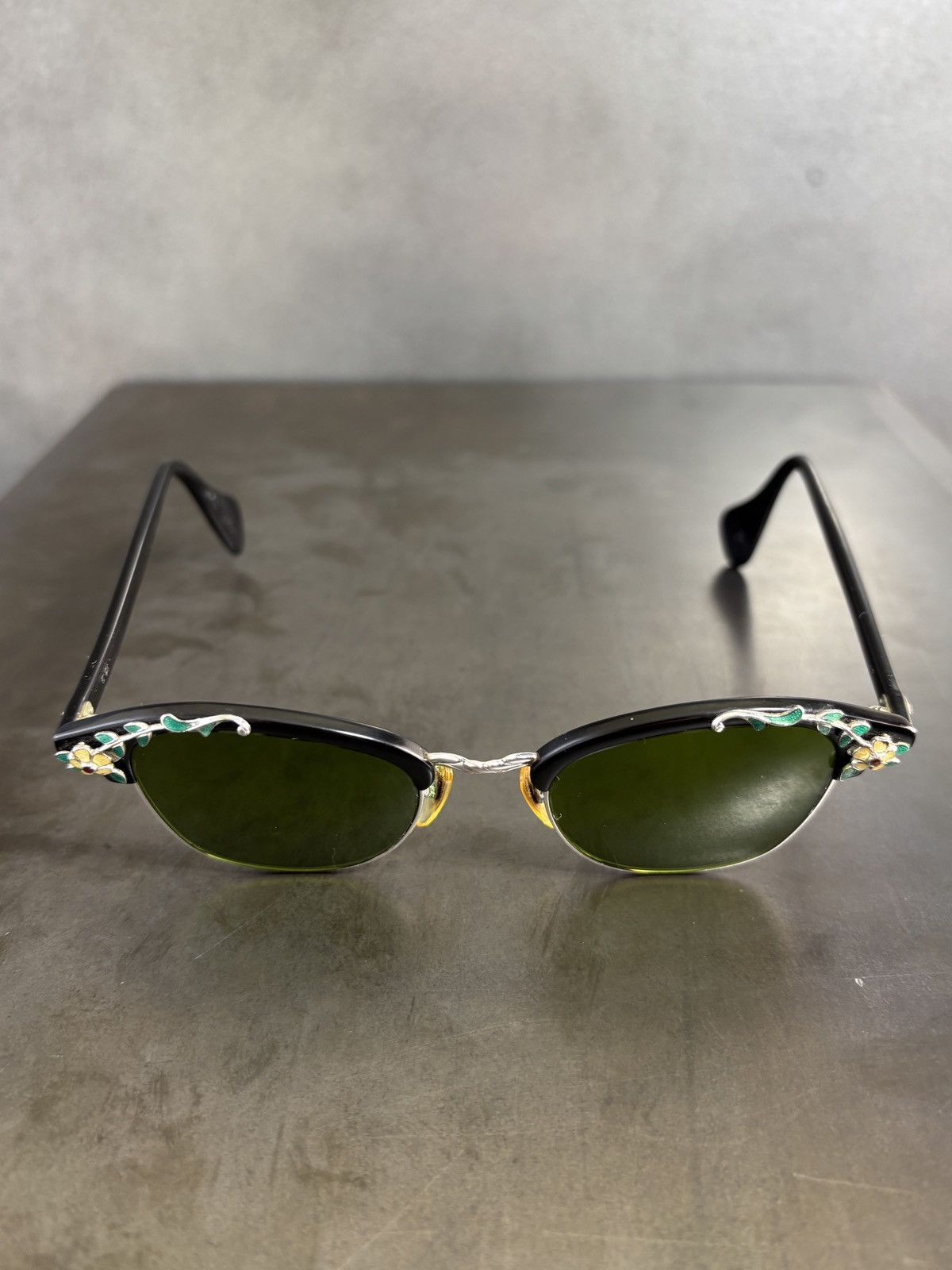 American Optical × Vintage 1960s American Optical Sunglasses True Vintage Ornate Floral Size ONE SIZE - 13 Thumbnail