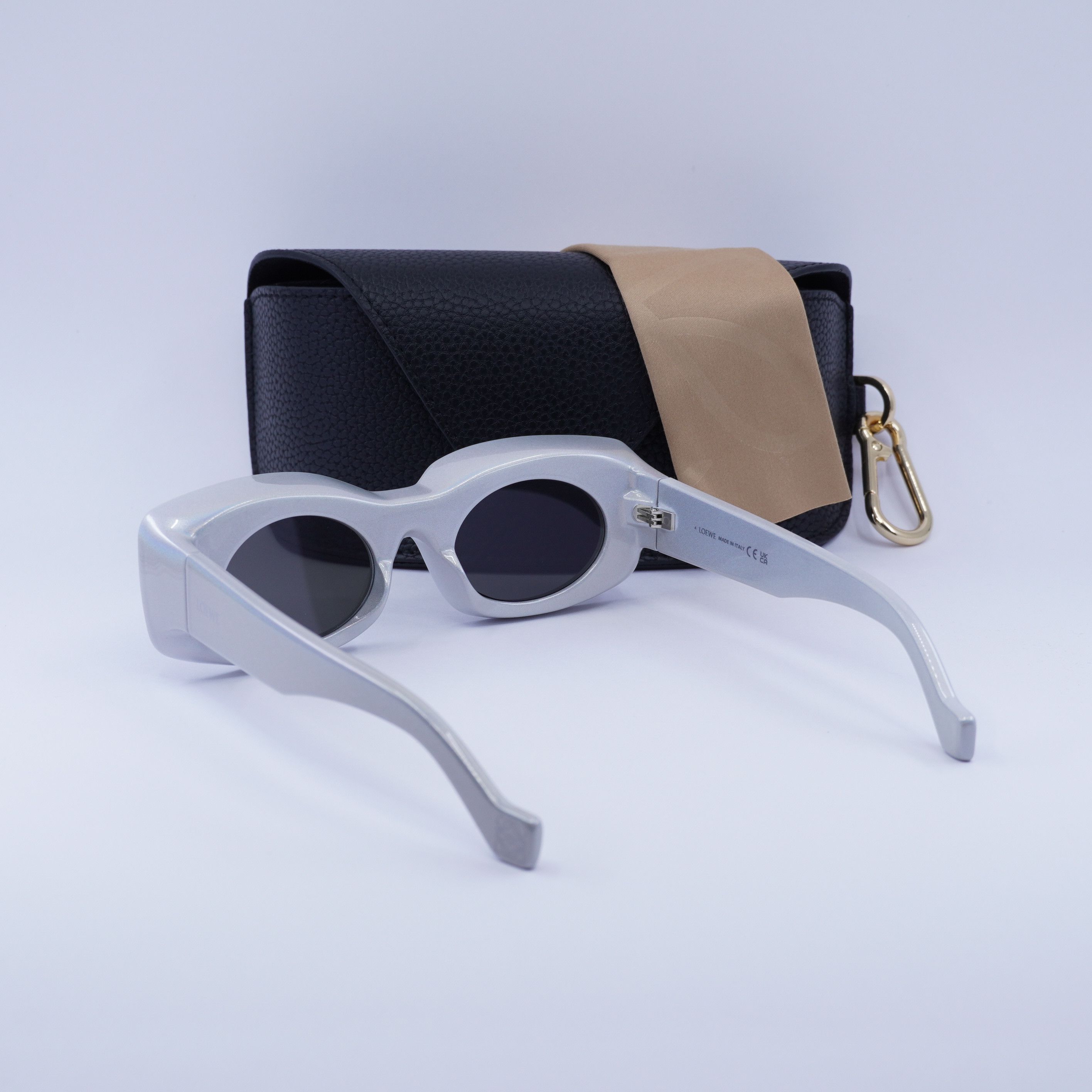 Loewe Loewe LW40033I 24C Sunglasses Pearlescent Rectangle Frame Size ONE SIZE - 11 Thumbnail
